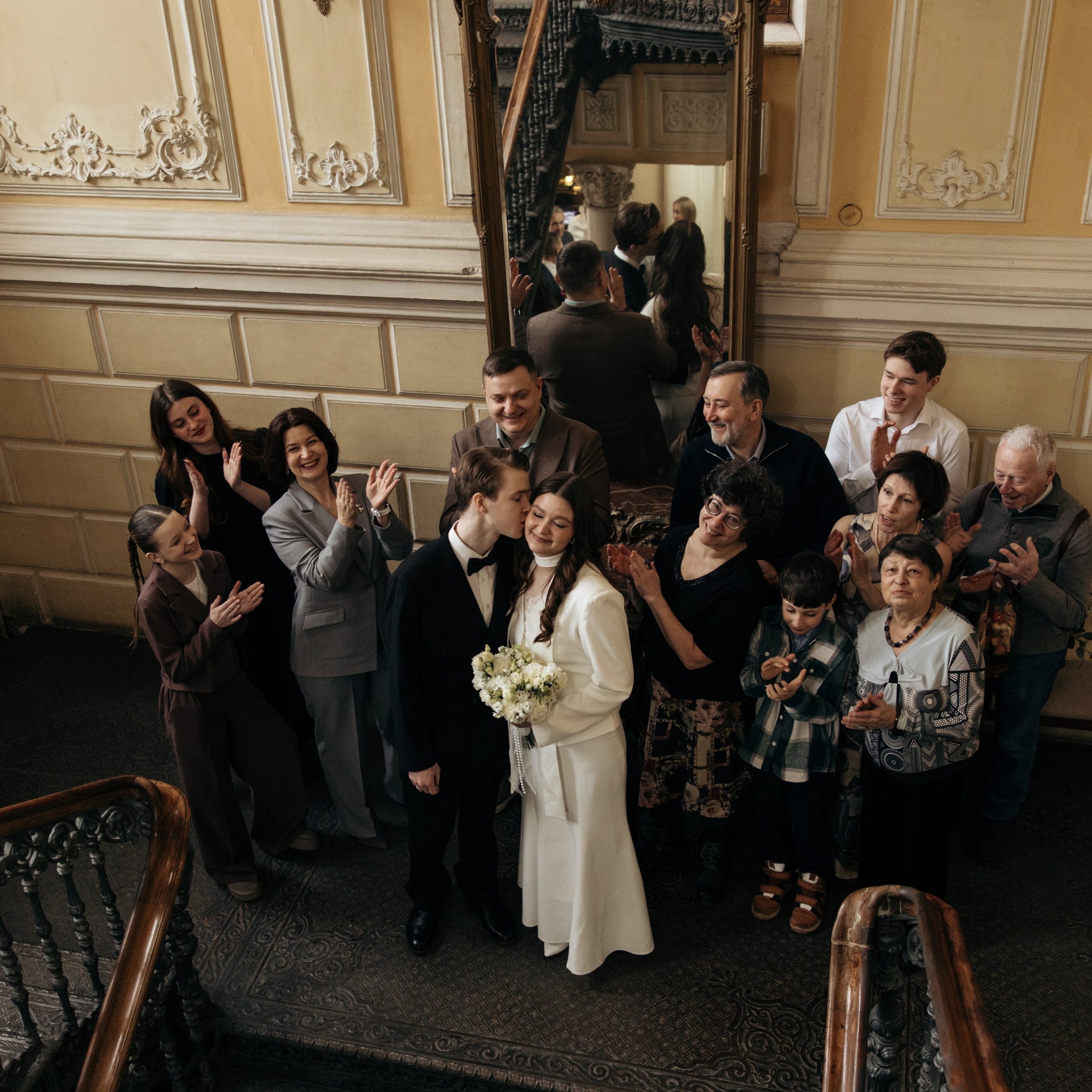 Роспись в читальне им. Пушкина — место, набирающее популярность в 2026 году. Свадебный фотограф Москва Виктория Медовик