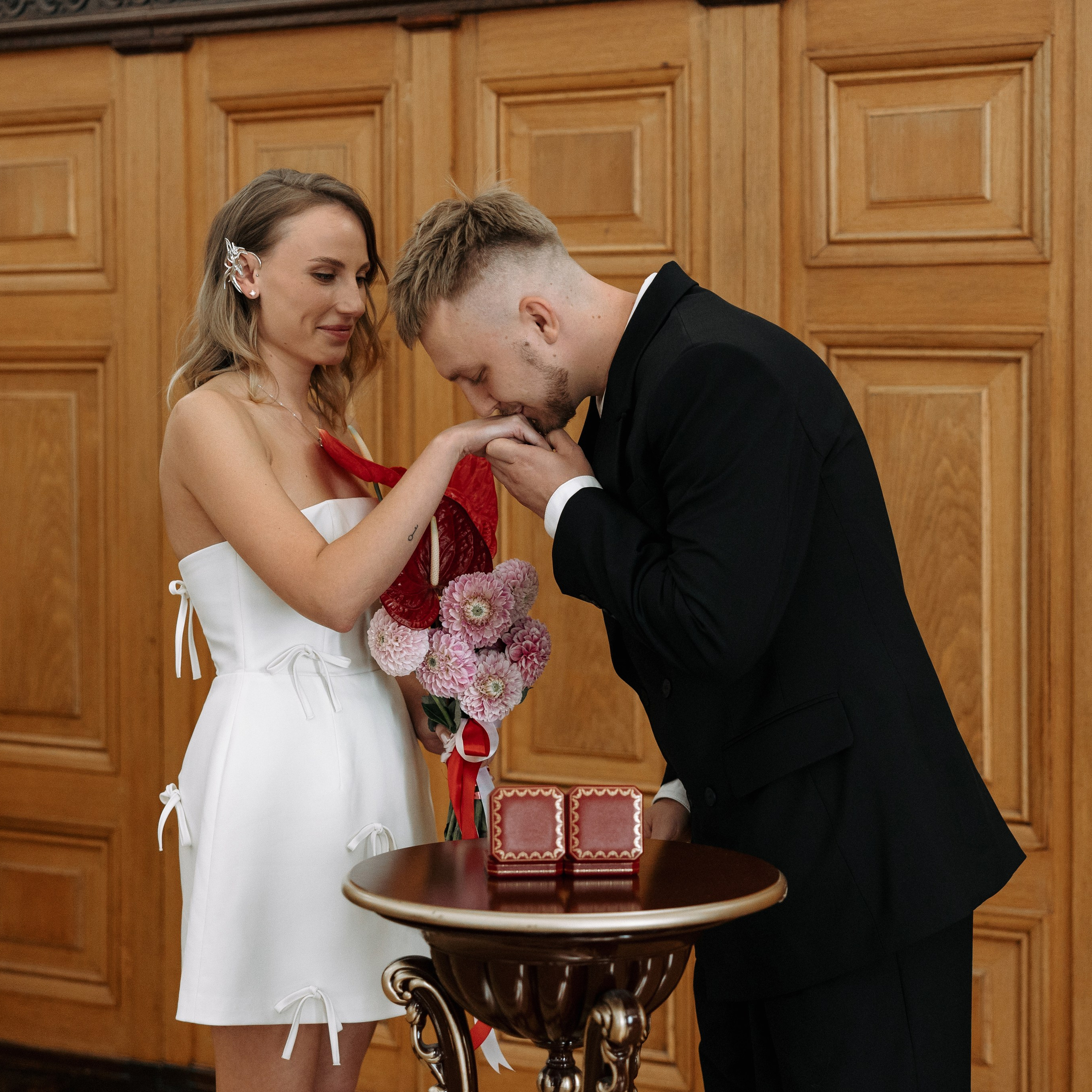 Свадебная роспись в Грибоедовском ЗАГСе. Свадебный фотограф Москва Виктория Медовик