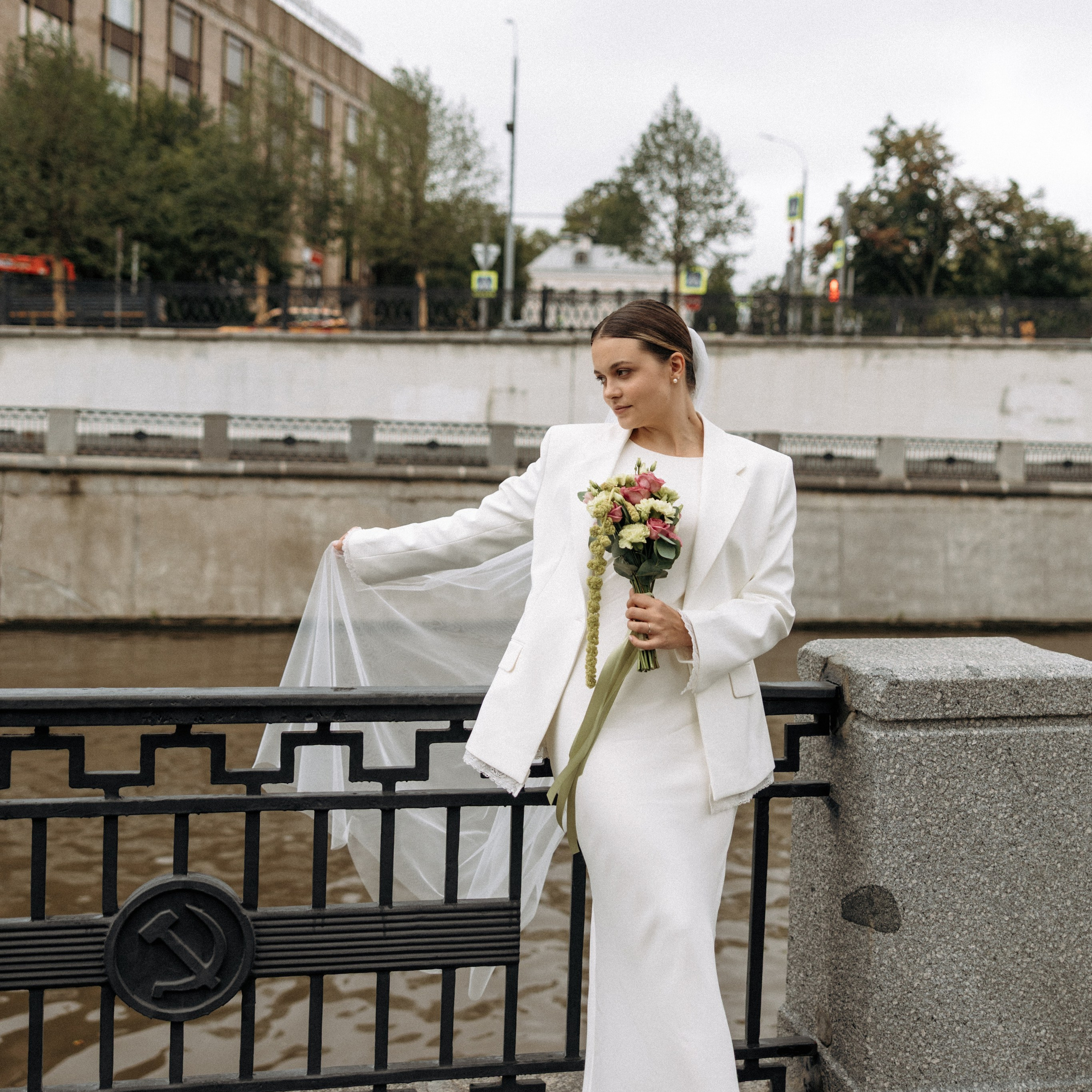 Тессинский мост — та самая популярная локация для фото, про которую все спрашивают. Свадебный фотограф Москва Виктория Медовик