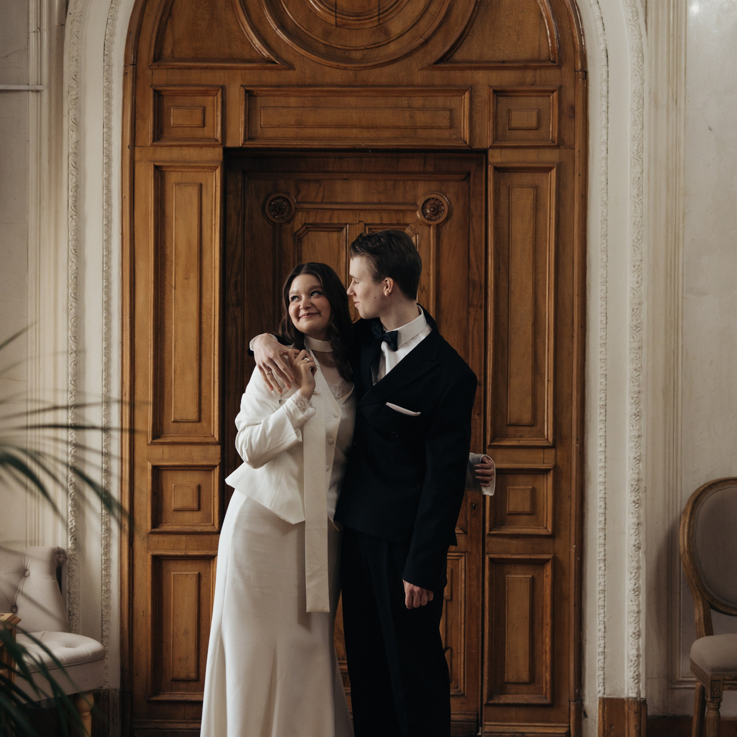 Роспись в читальне им. Пушкина — место, набирающее популярность в 2026 году. Свадебный фотограф Москва Виктория Медовик