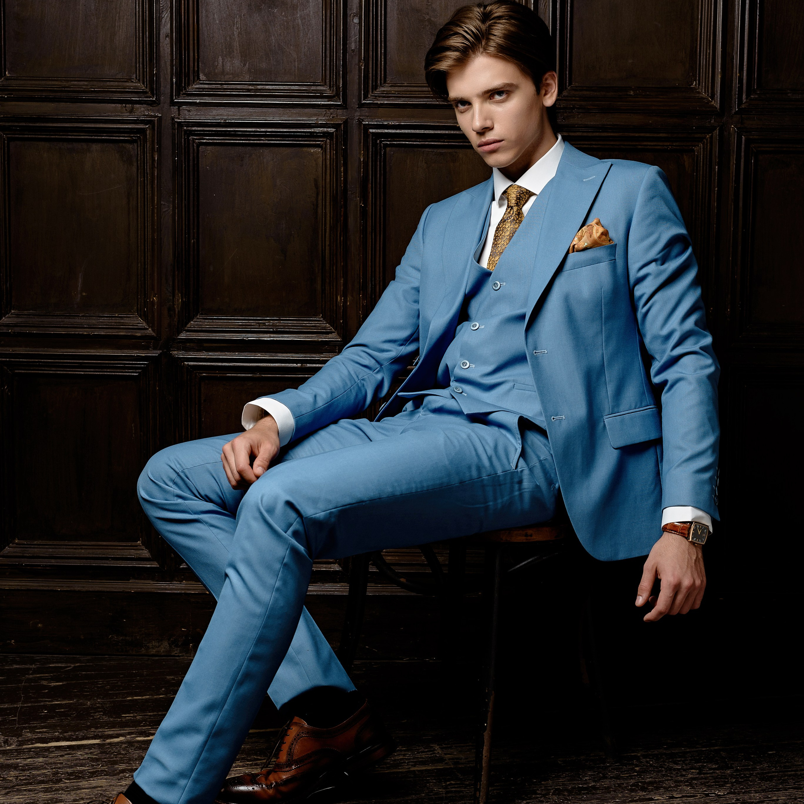 Мужские костюмы