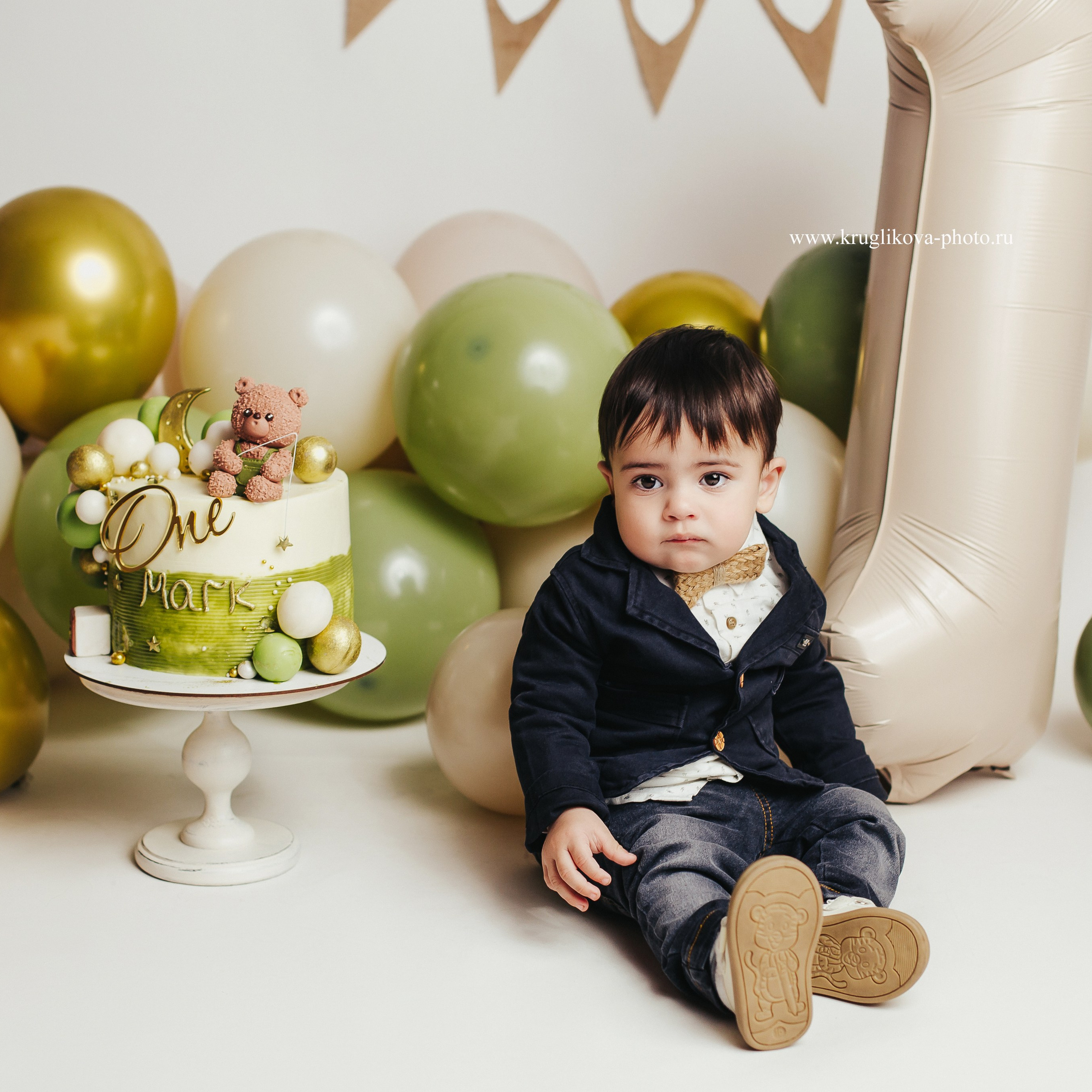 Марк. Годик.