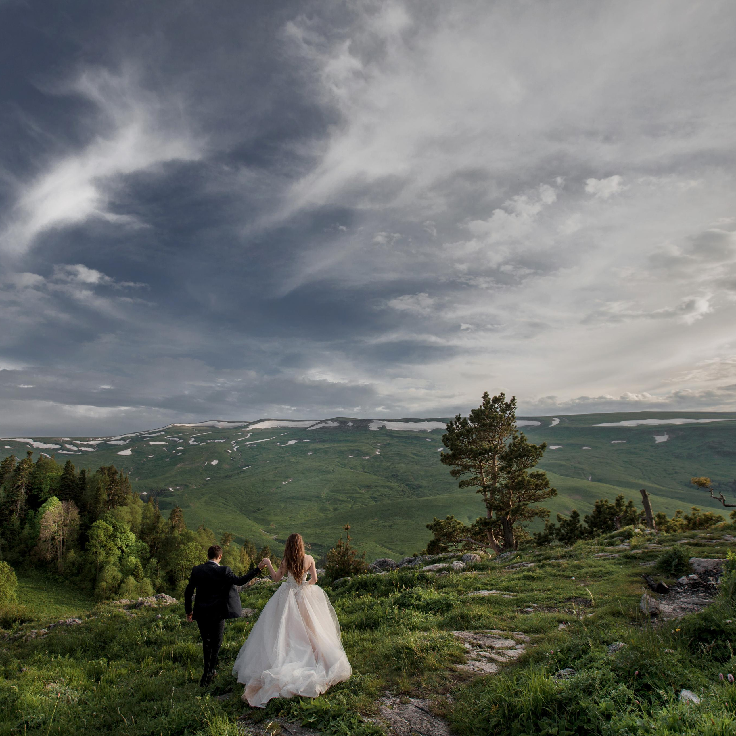 Слава и Рита прогулка в горах