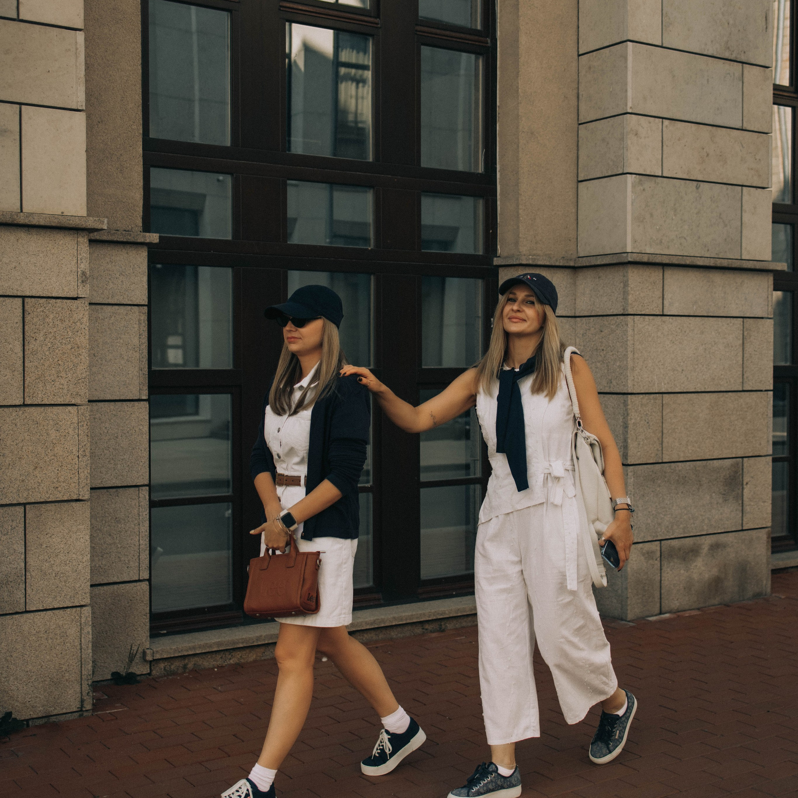 Прогулка Лиза и Марина