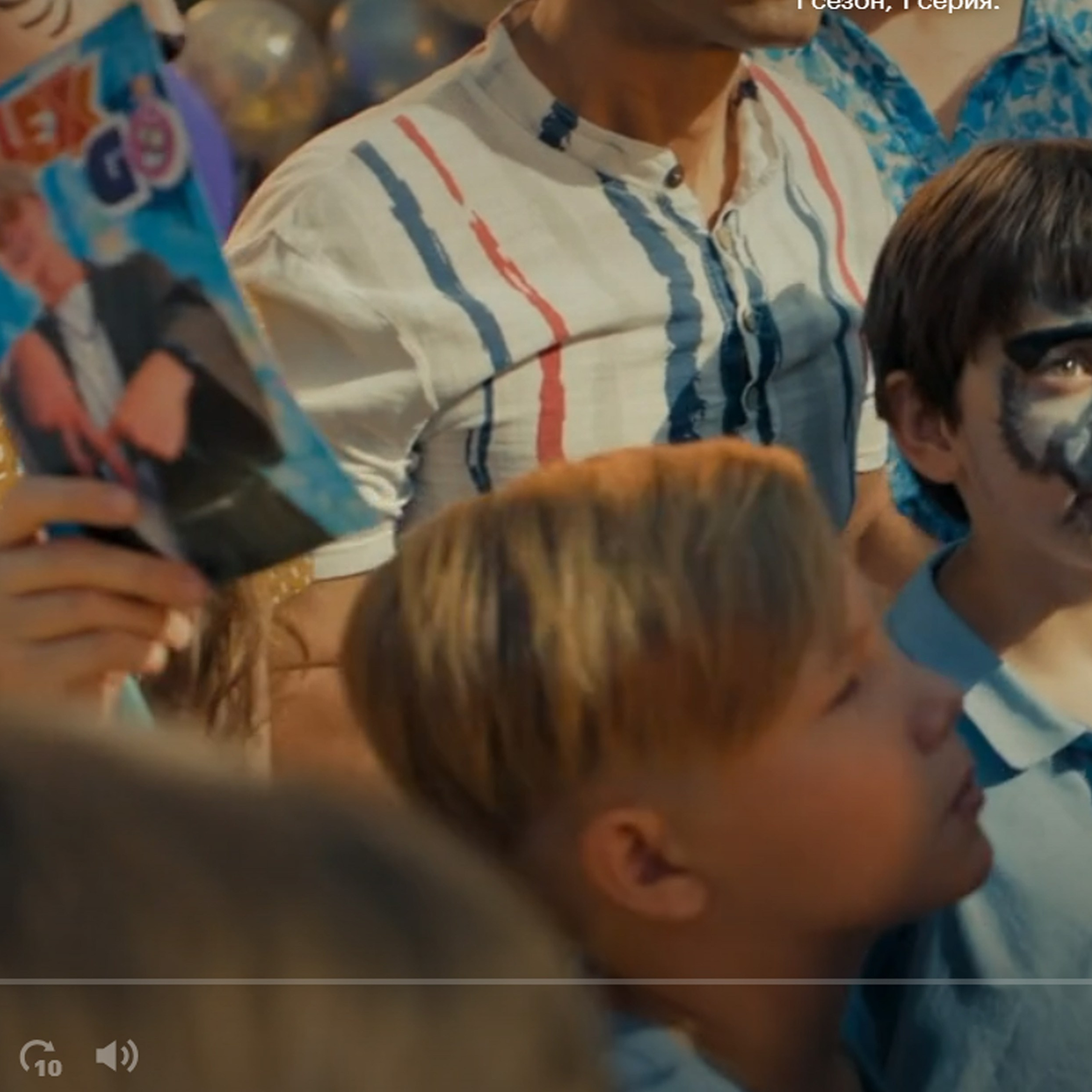 Листовки в кадре у детей