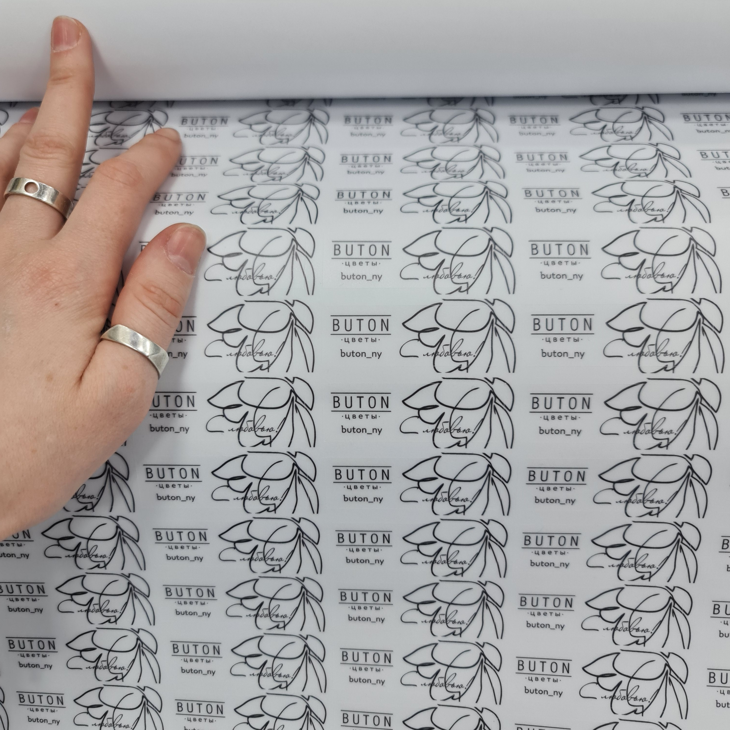 Самоклейка с резкой по контуру