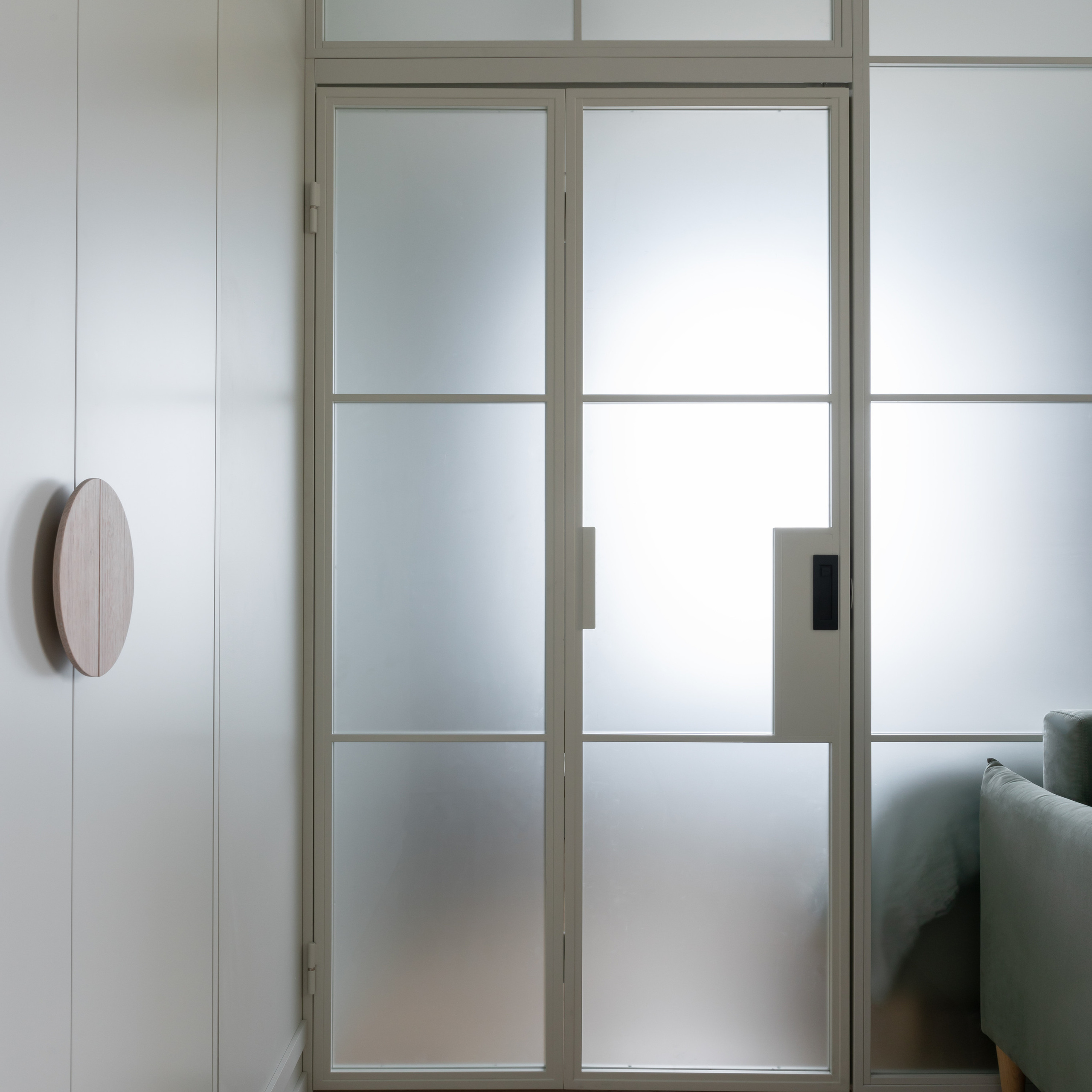 Окна в парк. Квартира 47 м². Мастерская интерьеров Светланы Куксовой. Дизайн и реализация