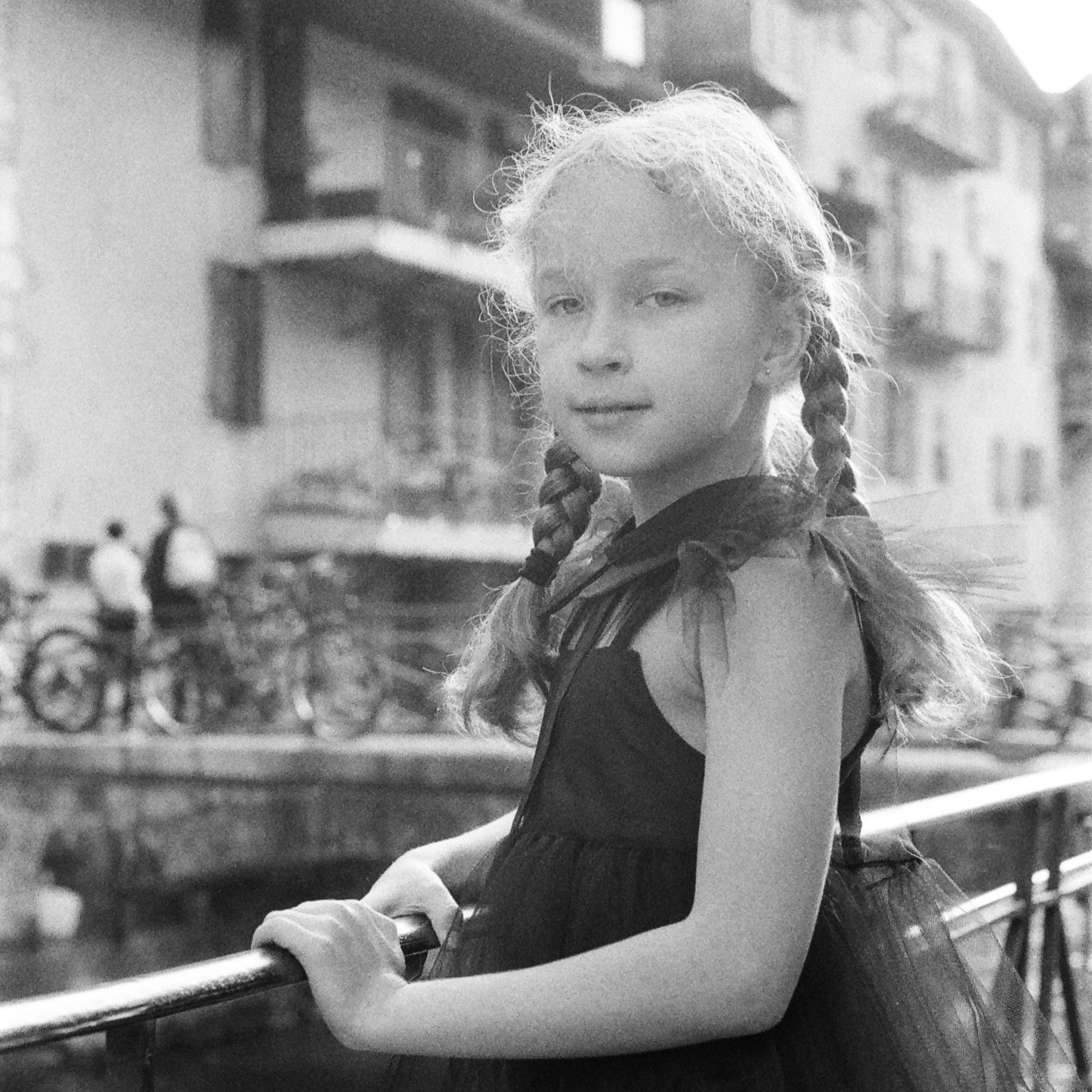 Film. Anastasia Shapoval violoniste et photographe. Annecy — Geneve