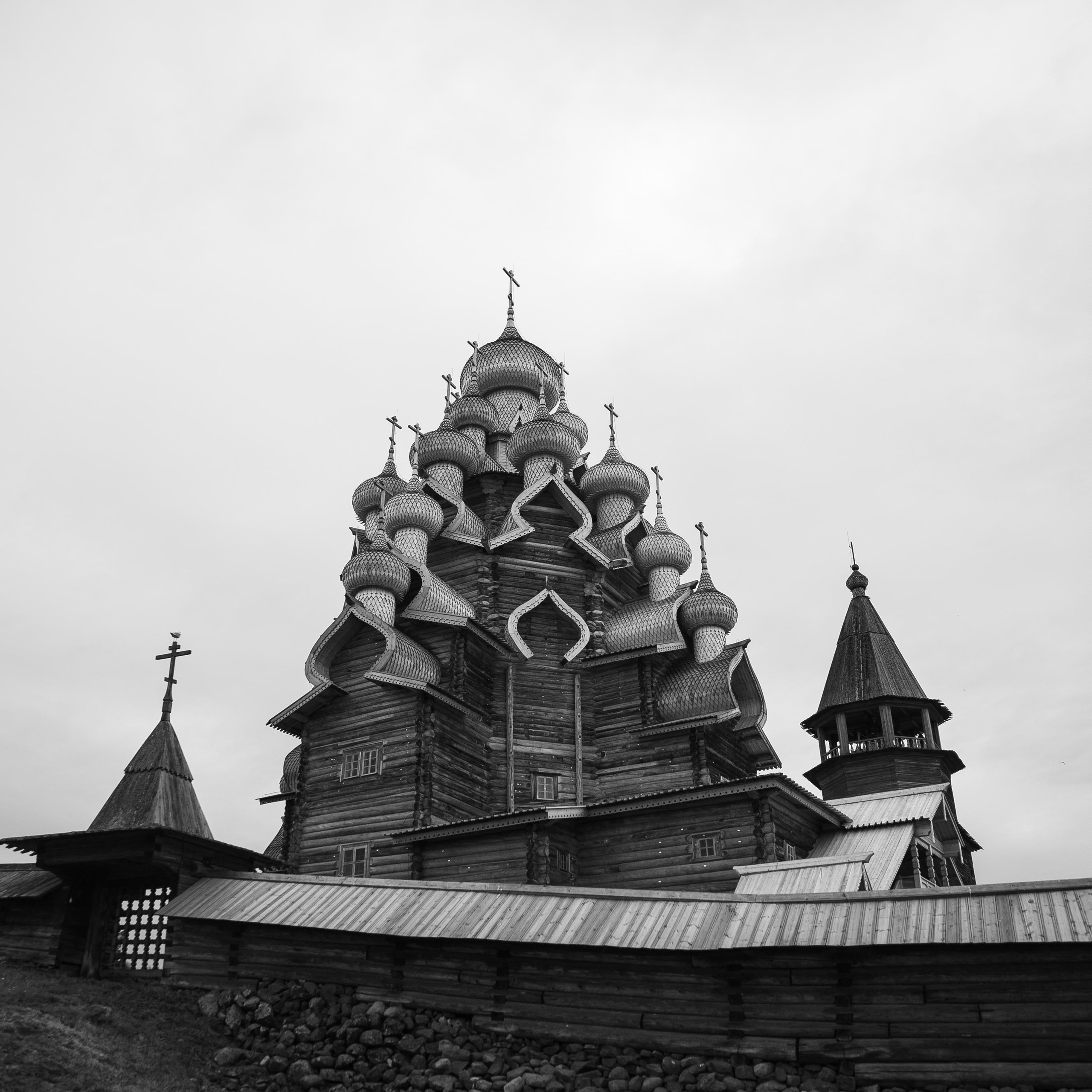 Russia. Kizhi Island. Covid period. Anastasia Shapoval violoniste et photographe. Annecy — Geneve