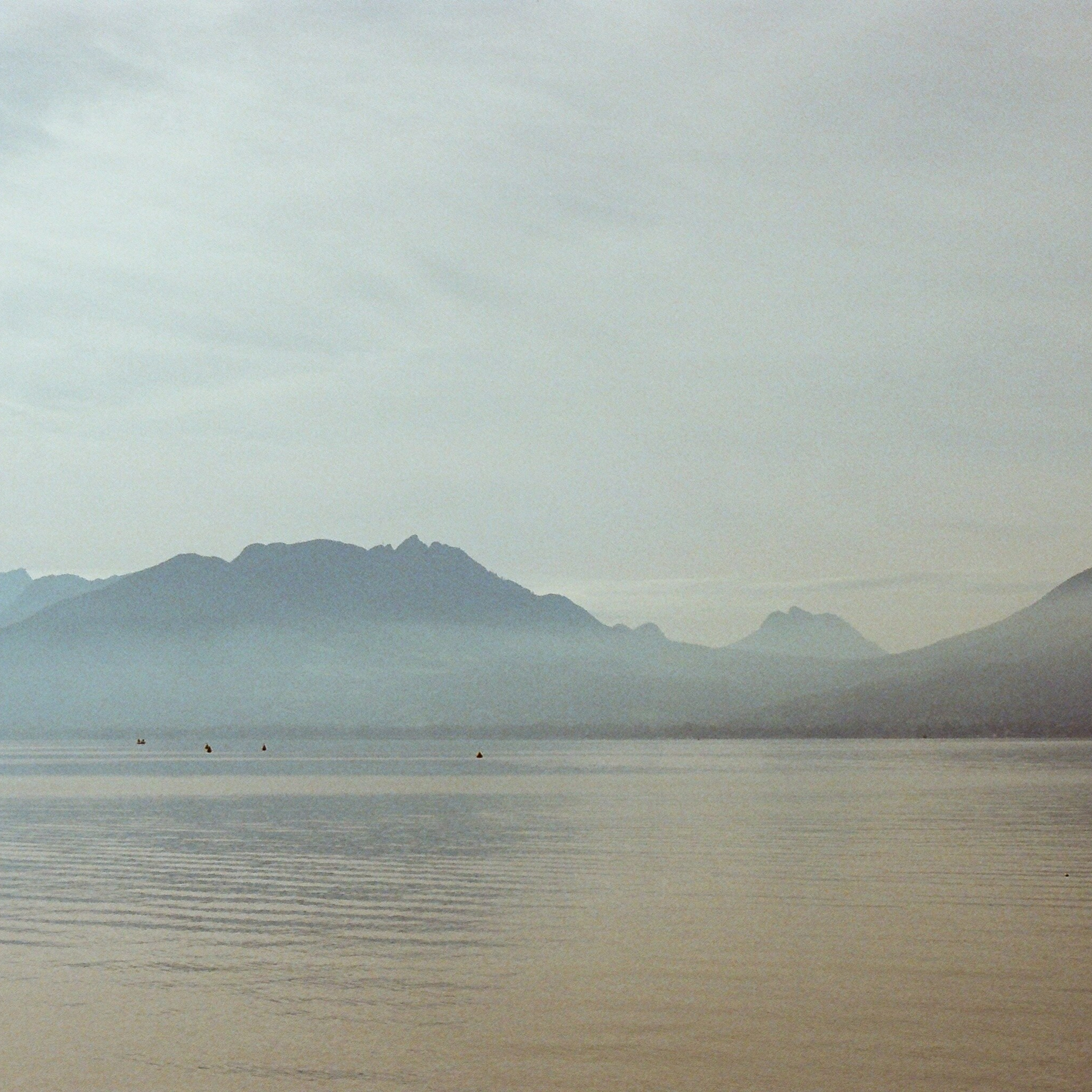 Film. Anastasia Shapoval violoniste et photographe. Annecy — Geneve