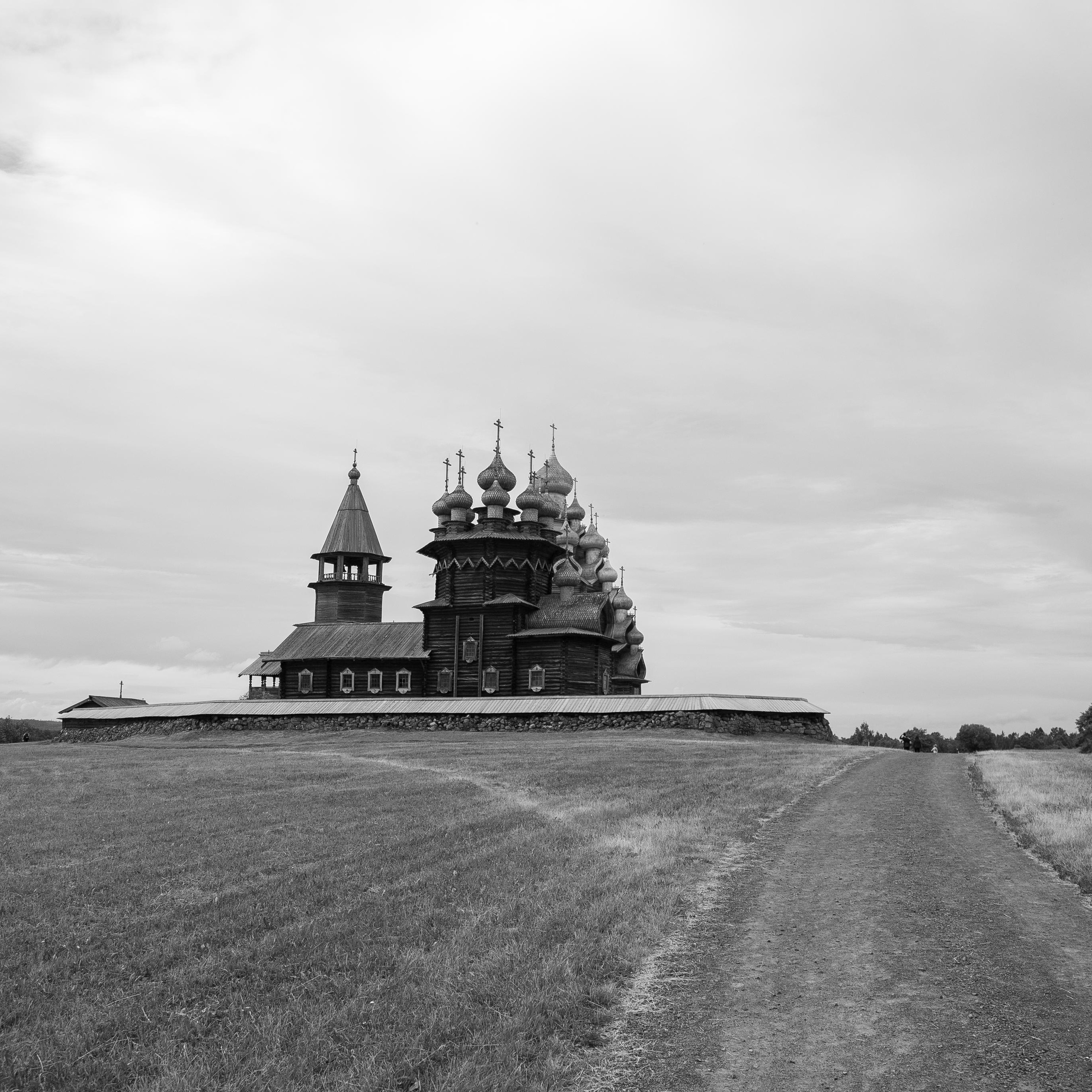Russia. Kizhi Island. Covid period. Anastasia Shapoval violoniste et photographe. Annecy — Geneve