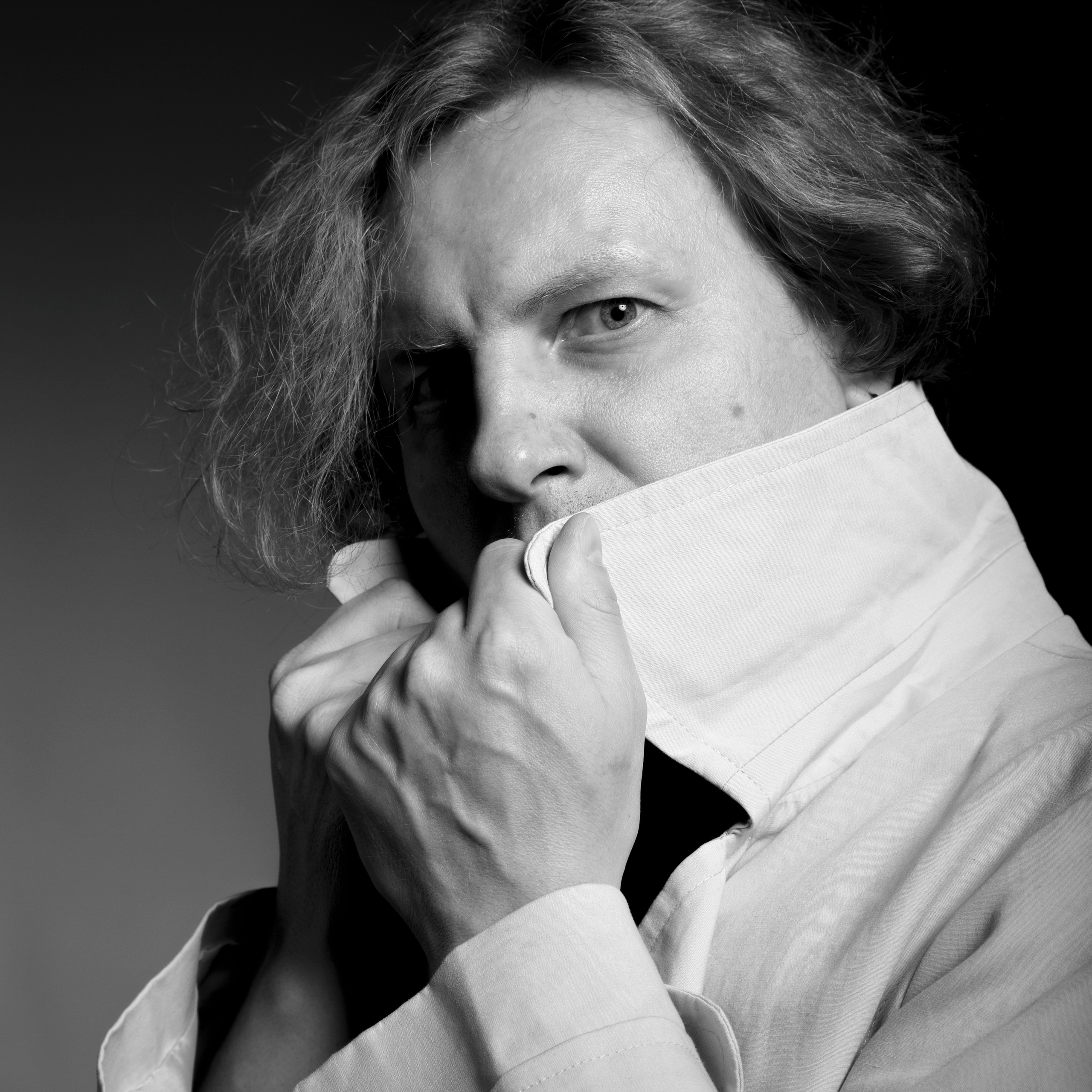 Portraits. Anastasia Shapoval violoniste et photographe. Annecy — Geneve