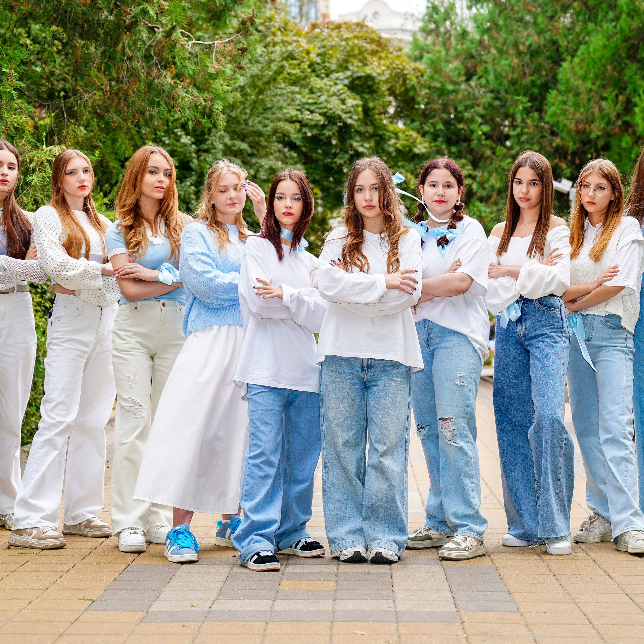 Парк Горького _бело-голубые оттенки старшая школа