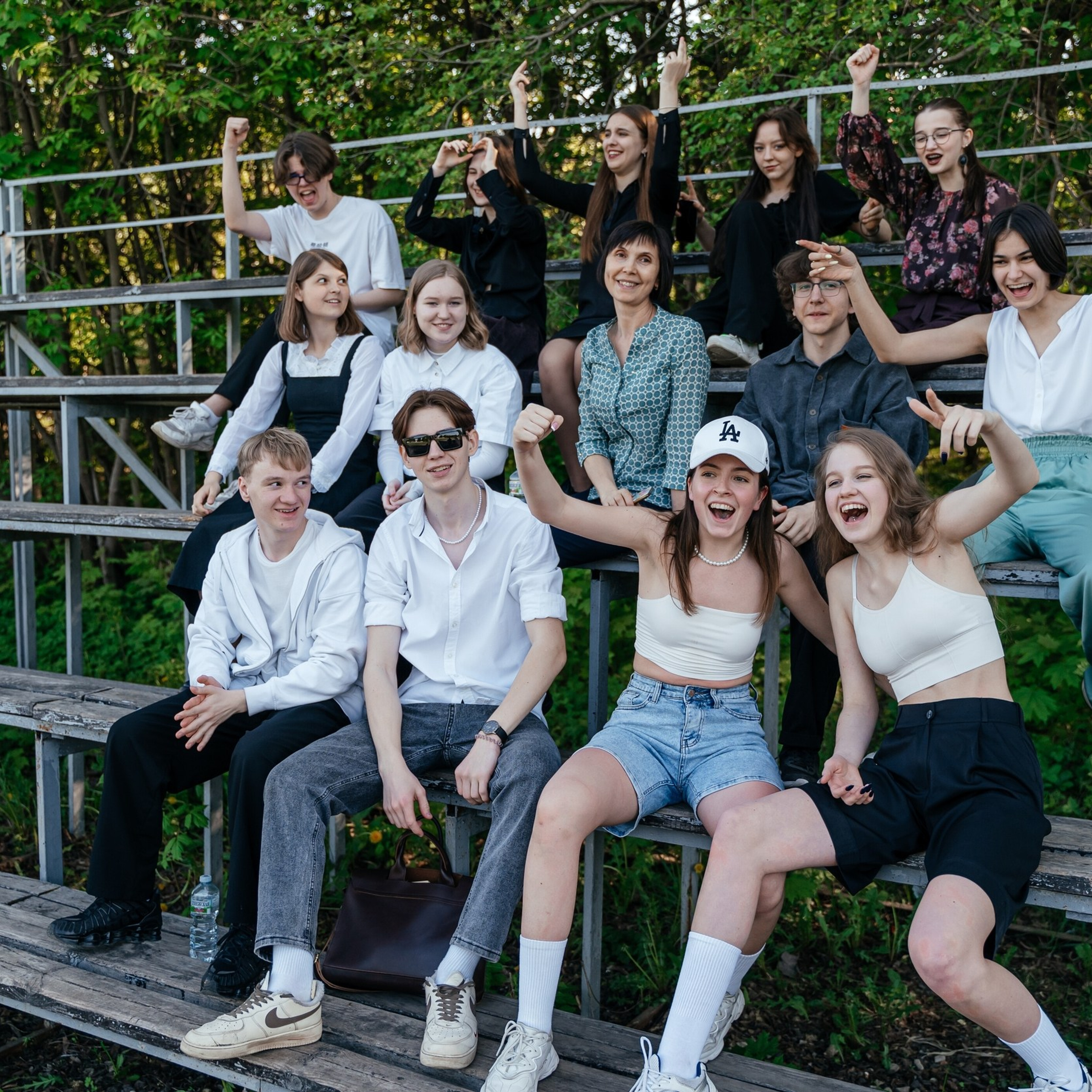 Съемка на выпускной альбом, школьный выпуск. Контент съемка под ключ. Световое шоу / Москва и Мо