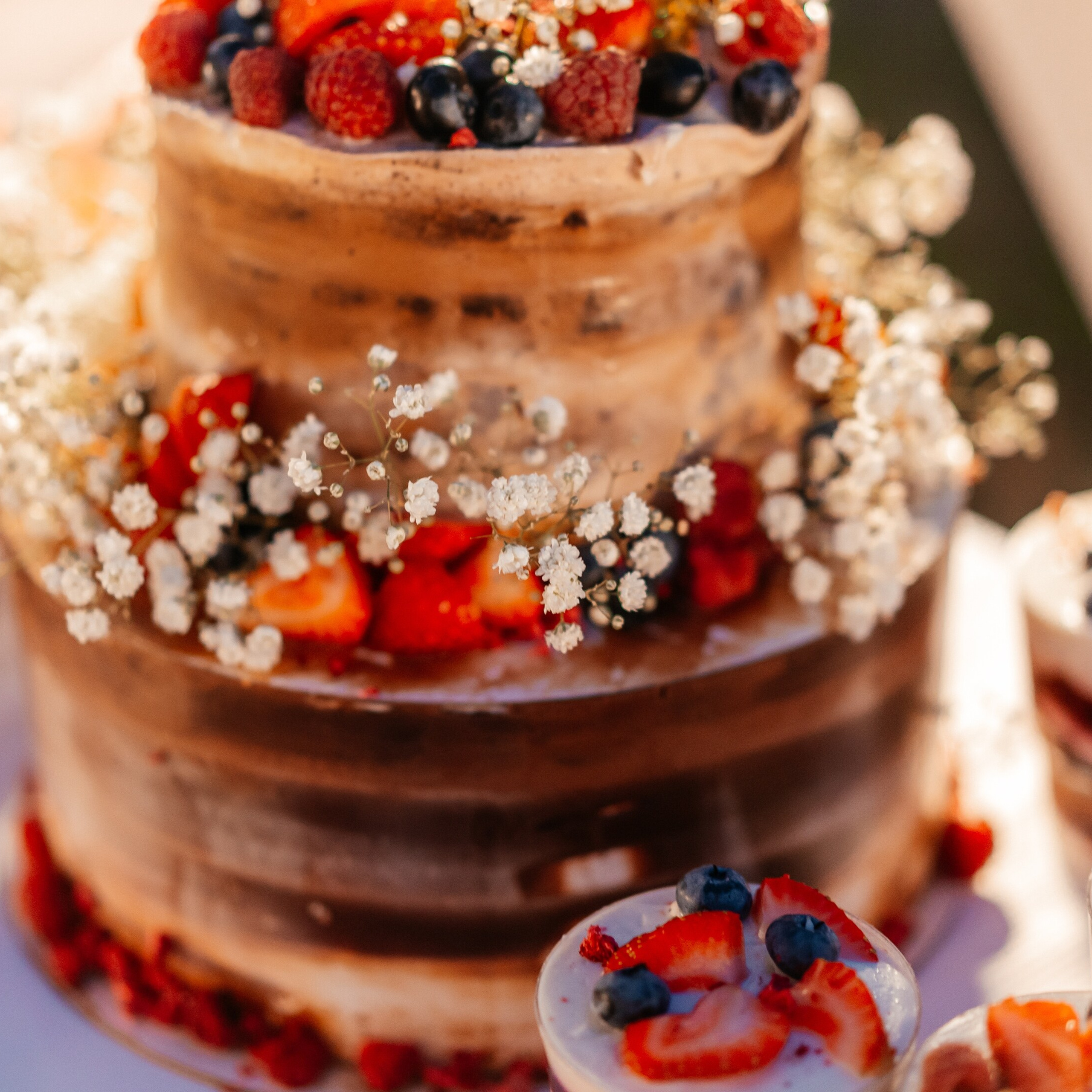 Свадебная история. Контент съемка под ключ. Световое шоу / Москва и Мо