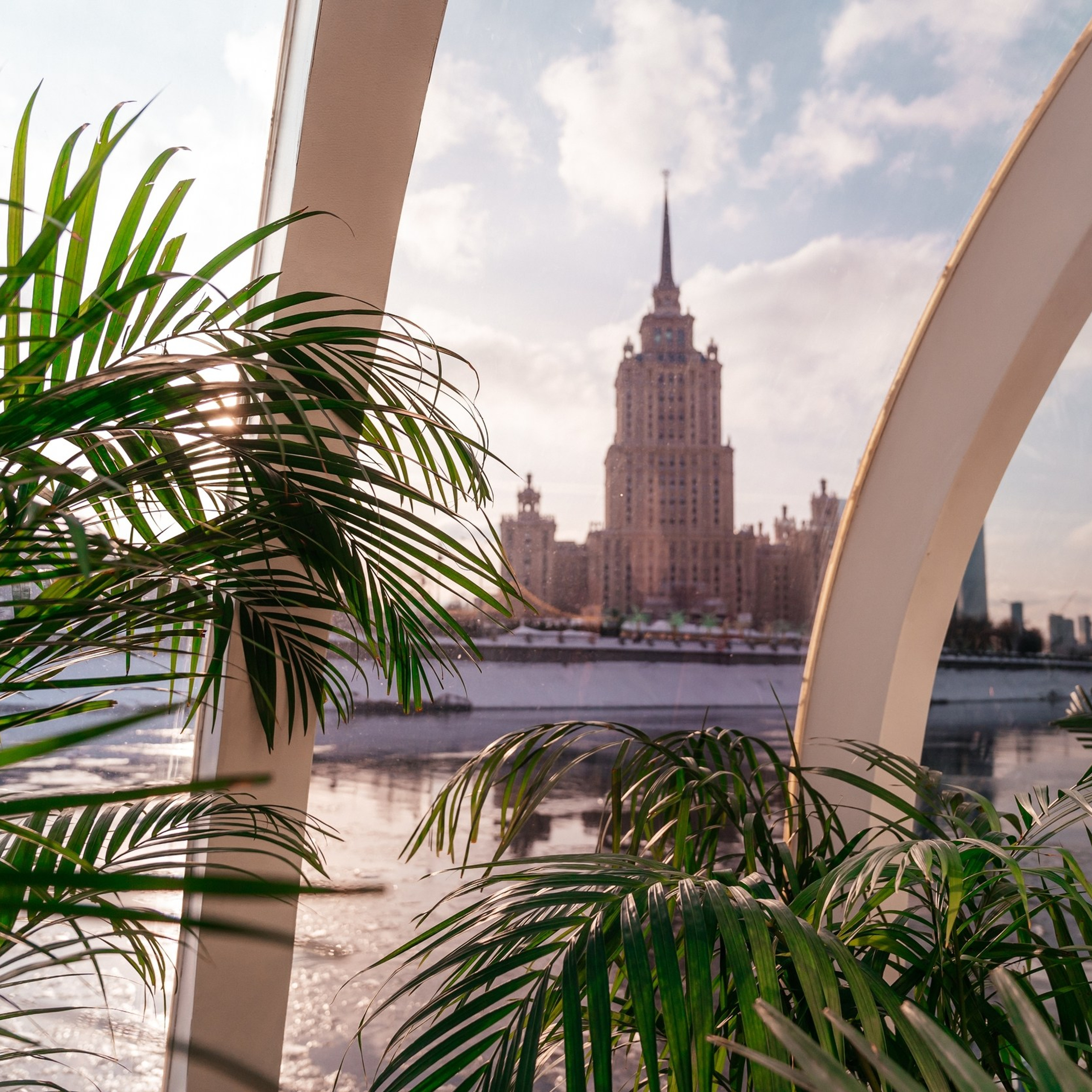 Съемка недвижисть и интерьеры. Контент съемка под ключ. Световое шоу / Москва и Мо