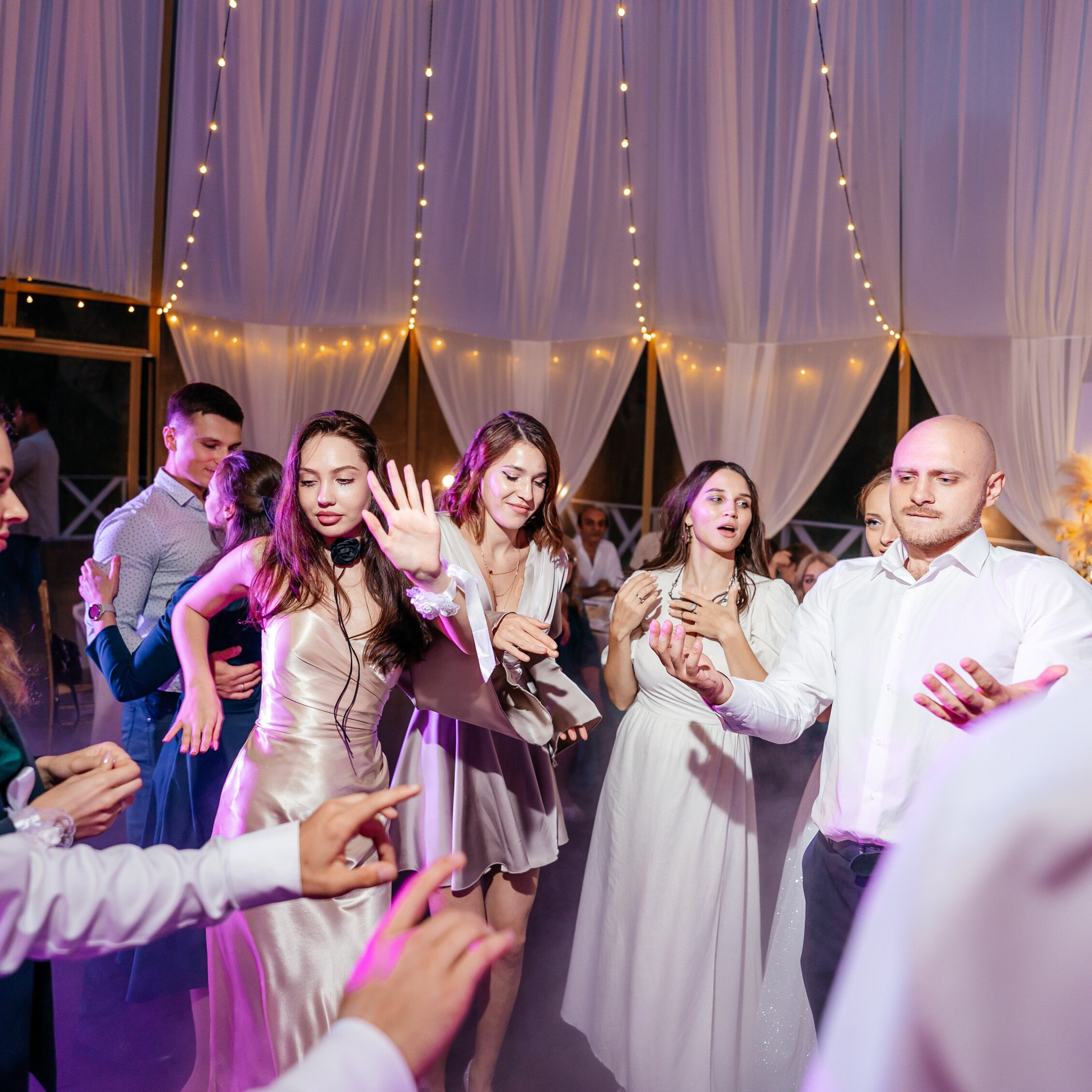 Свадебная история. Контент съемка под ключ. Световое шоу / Москва и Мо