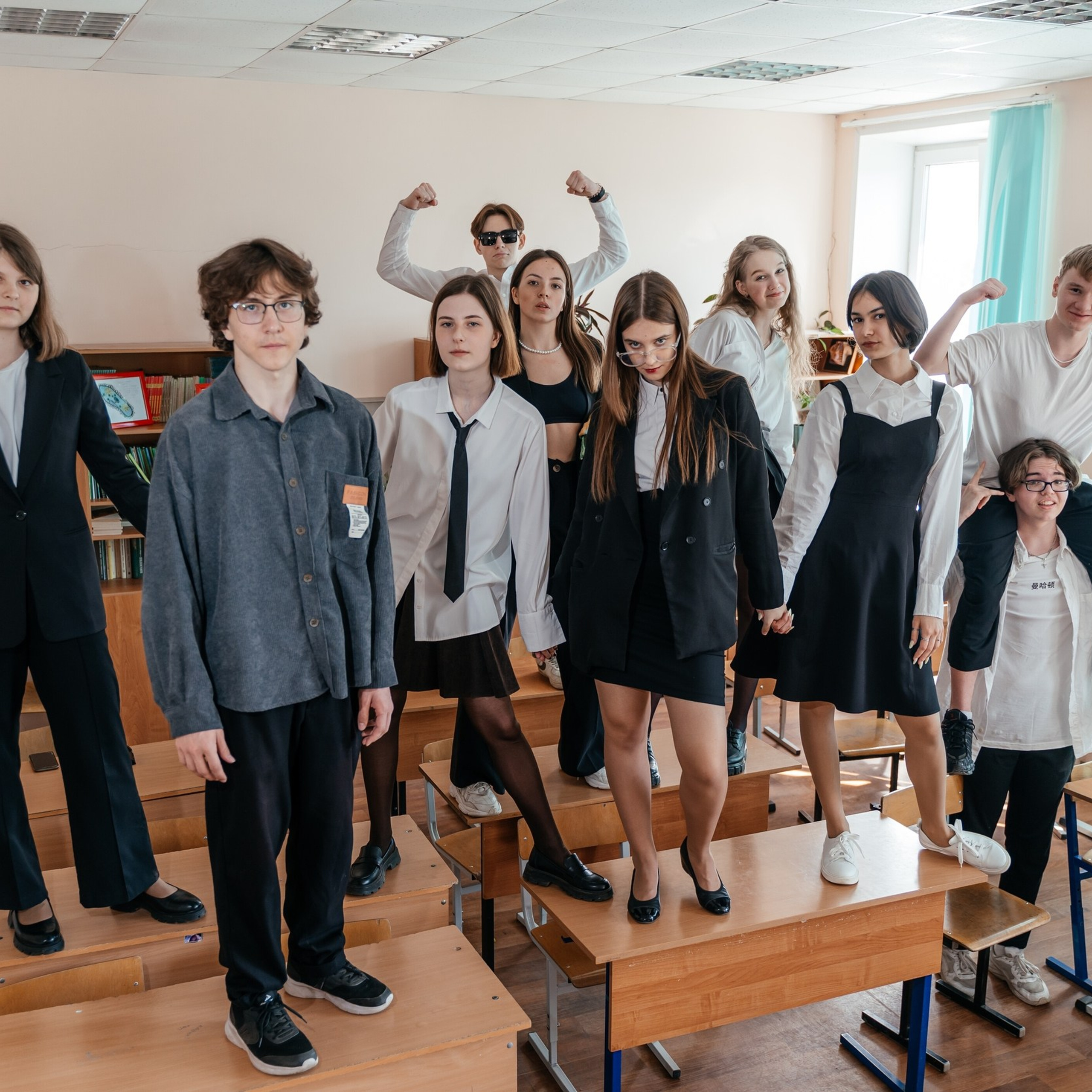 Съемка на выпускной альбом, школьный выпуск. Контент съемка под ключ. Световое шоу / Москва и Мо