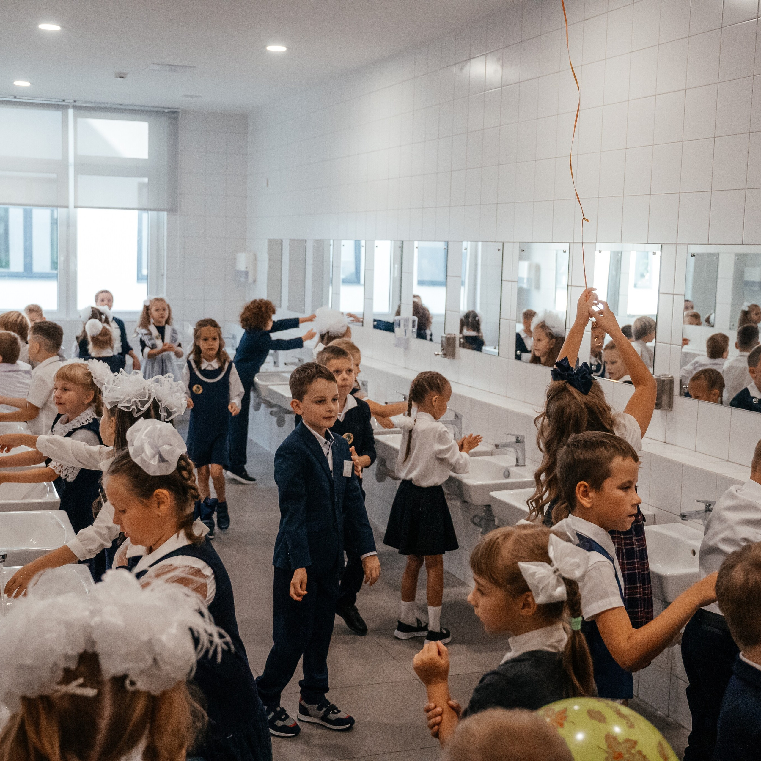 Съемка на выпускной альбом, школьный выпуск. Контент съемка под ключ. Световое шоу / Москва и Мо