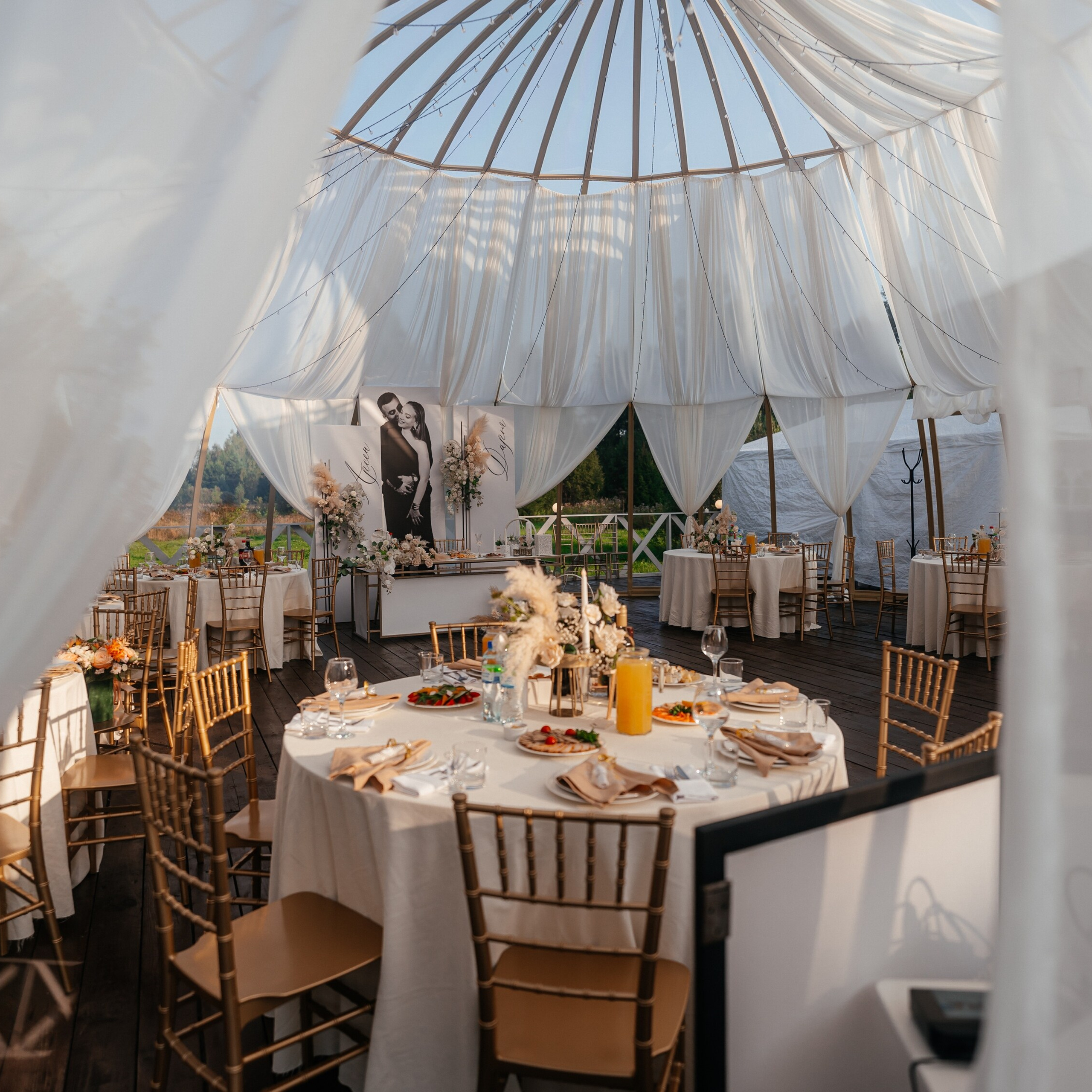 Свадебная история. Контент съемка под ключ. Световое шоу / Москва и Мо