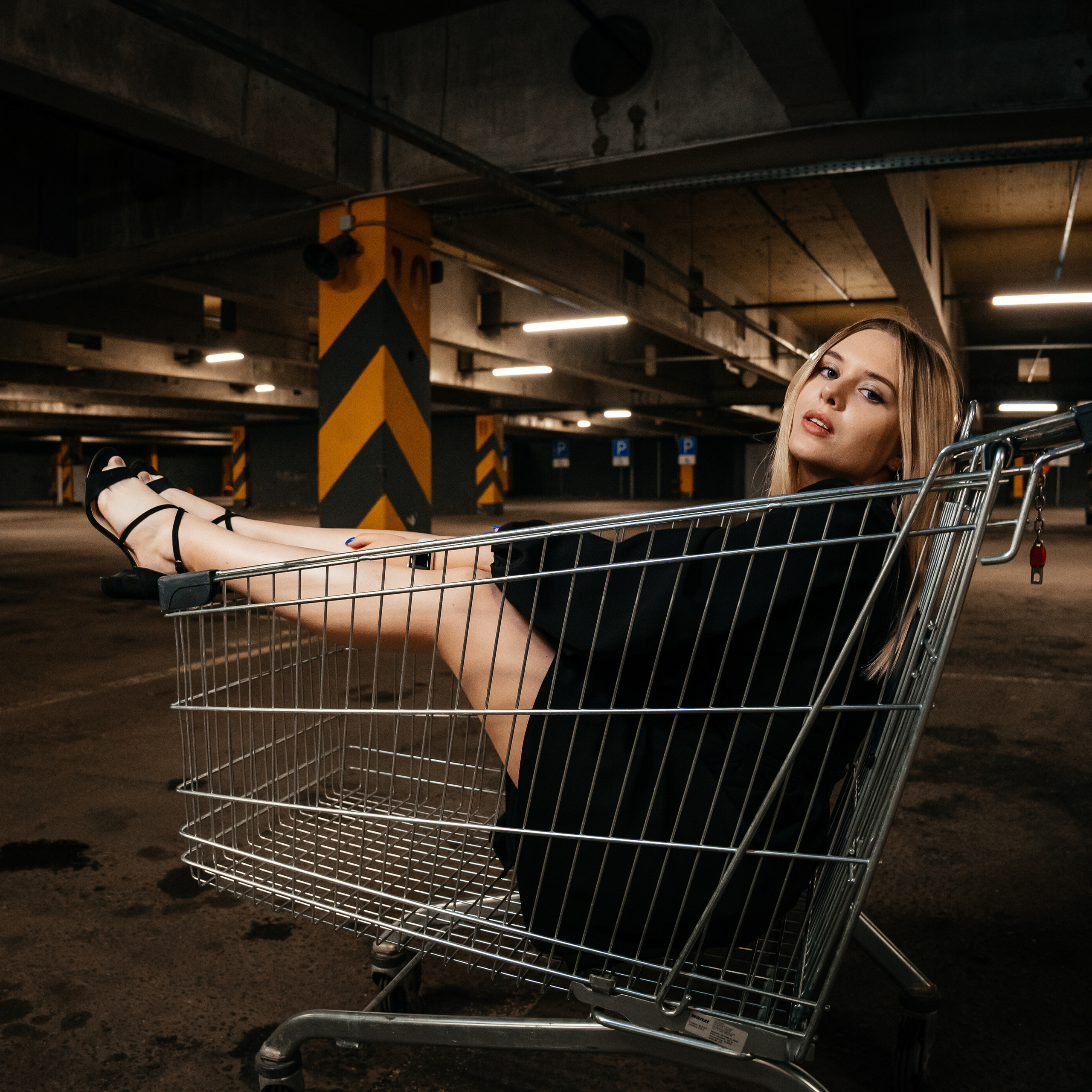 Портретная фотосессия. Контент съемка под ключ. Световое шоу / Москва и Мо