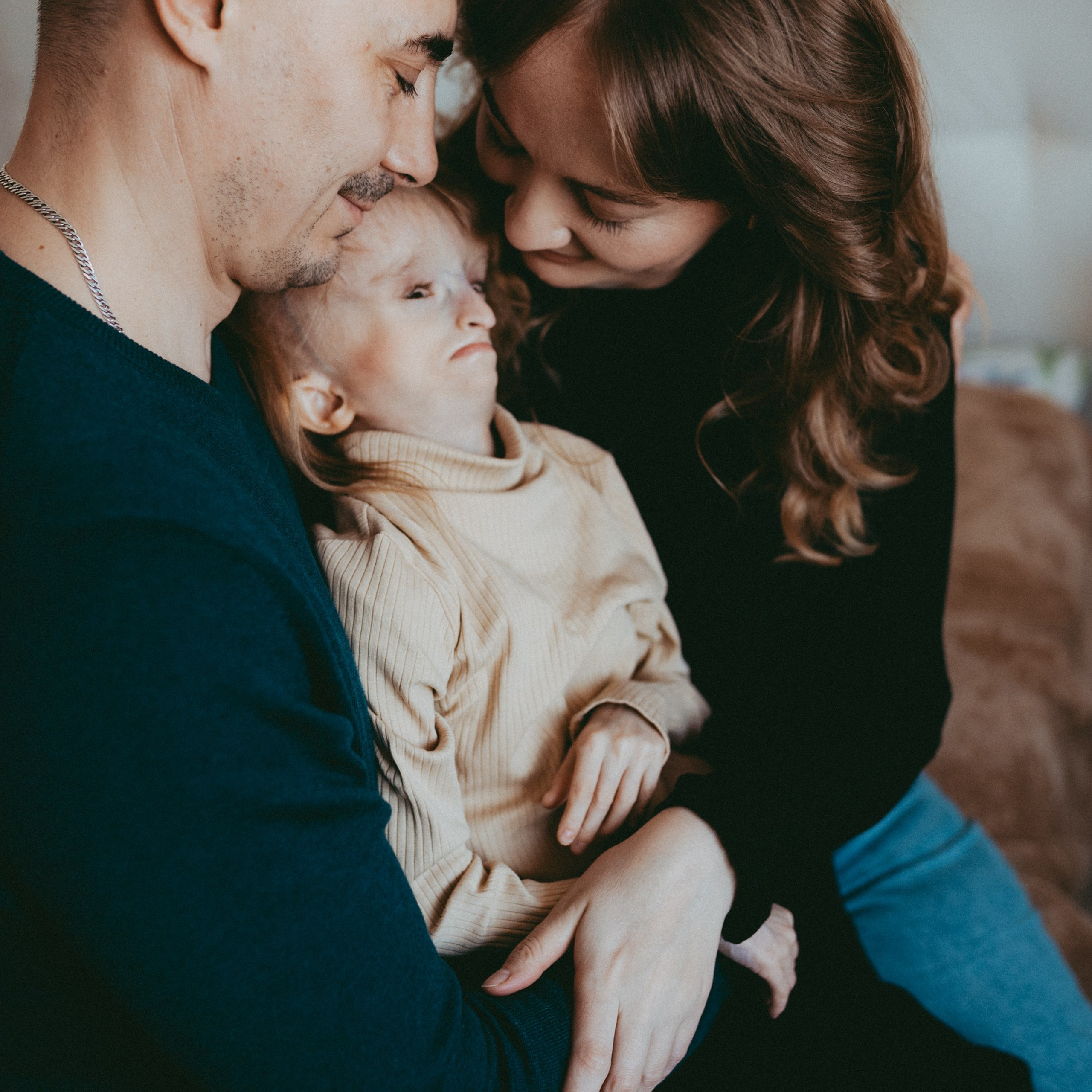 Необыкновенная девочка Маша с&nbsp;мамой Олей и&nbsp;папой Лешей