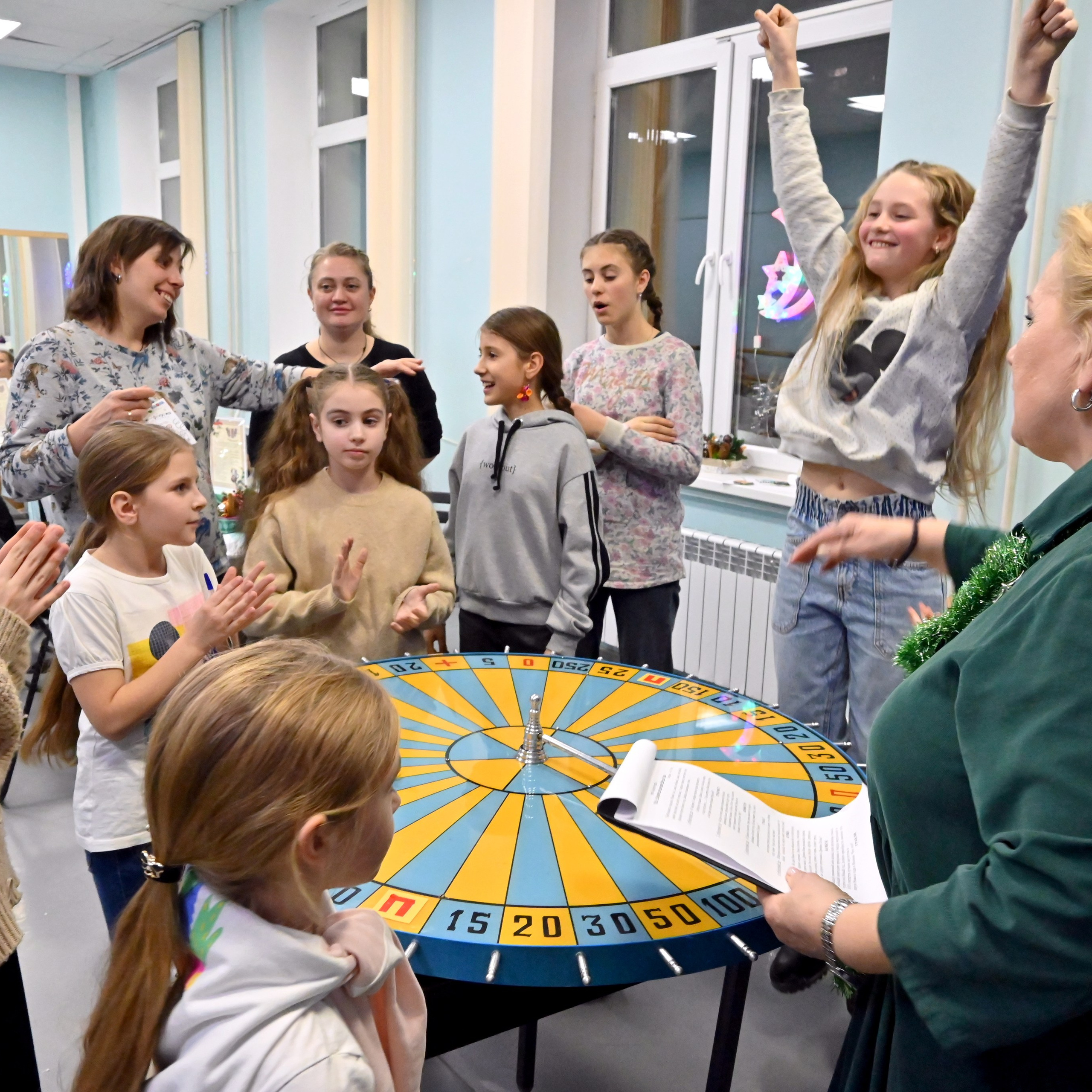 Новогодний переполох семейного клуба «Улей» 16.12.2023