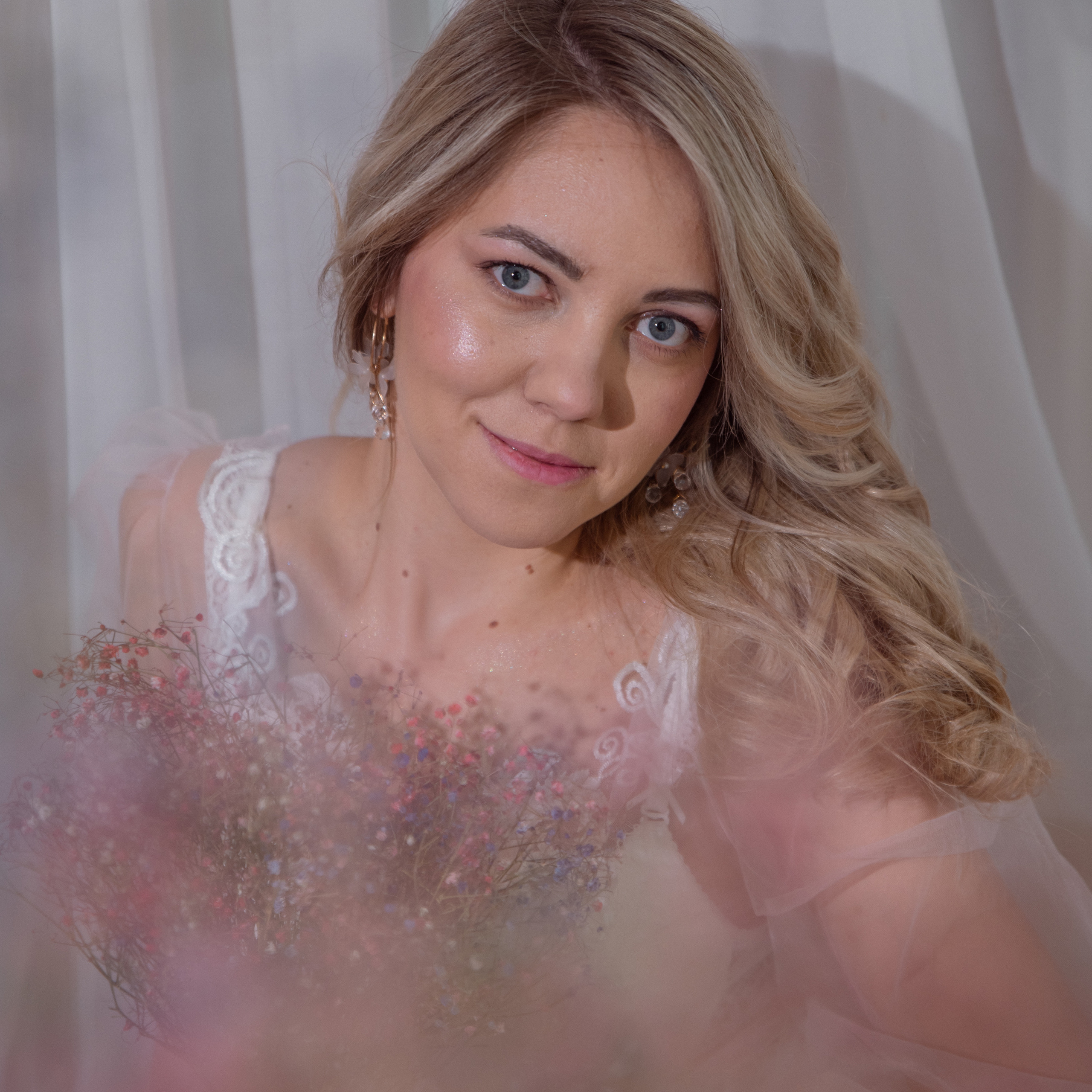 АЛЕНА (ФОТО ДЕНЬ С ГИПСОФИЛОЙ)