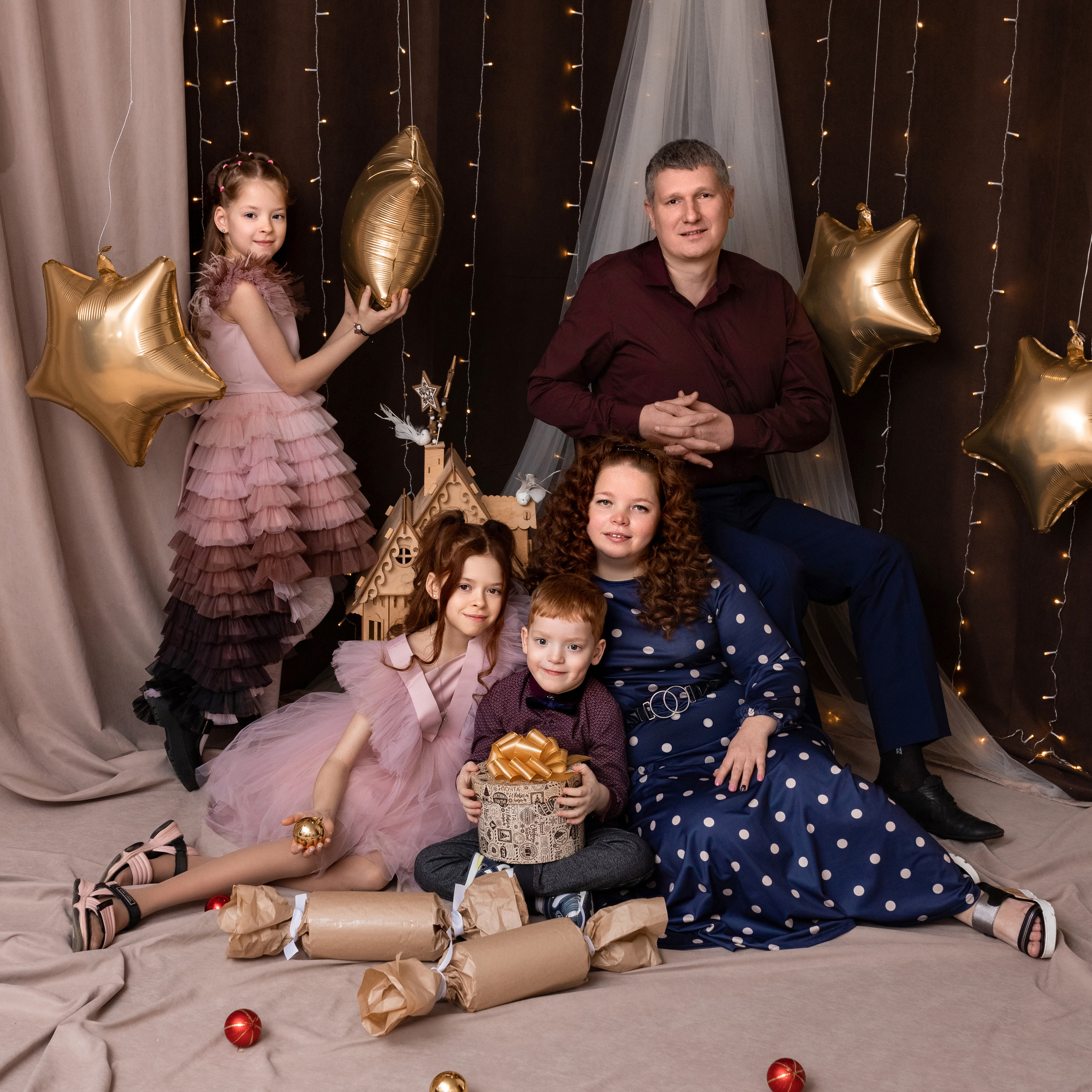 Семья Ксении. Моя студия. Декабрь 2022 г.