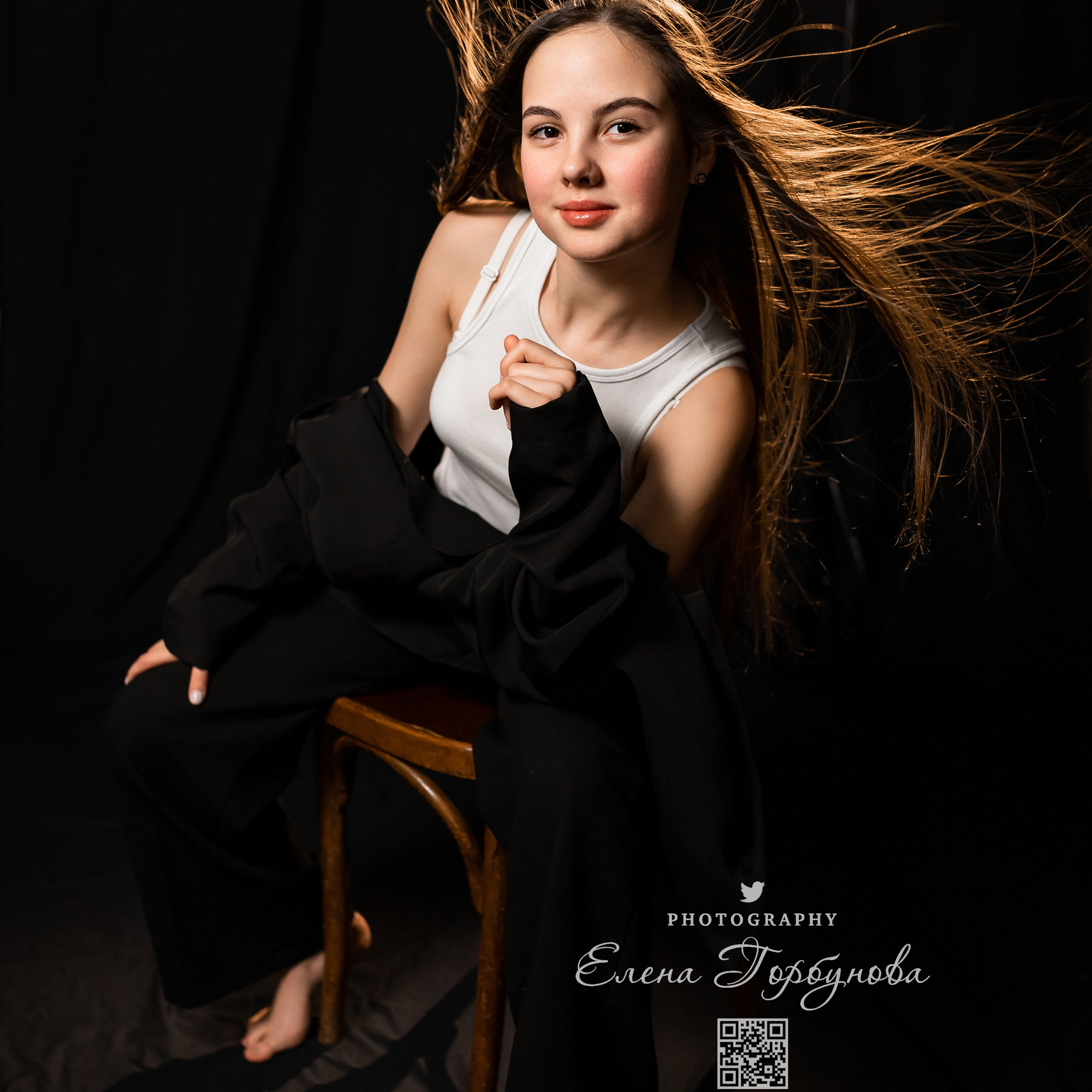 Моя студия. Полина и стул. Январь 2024