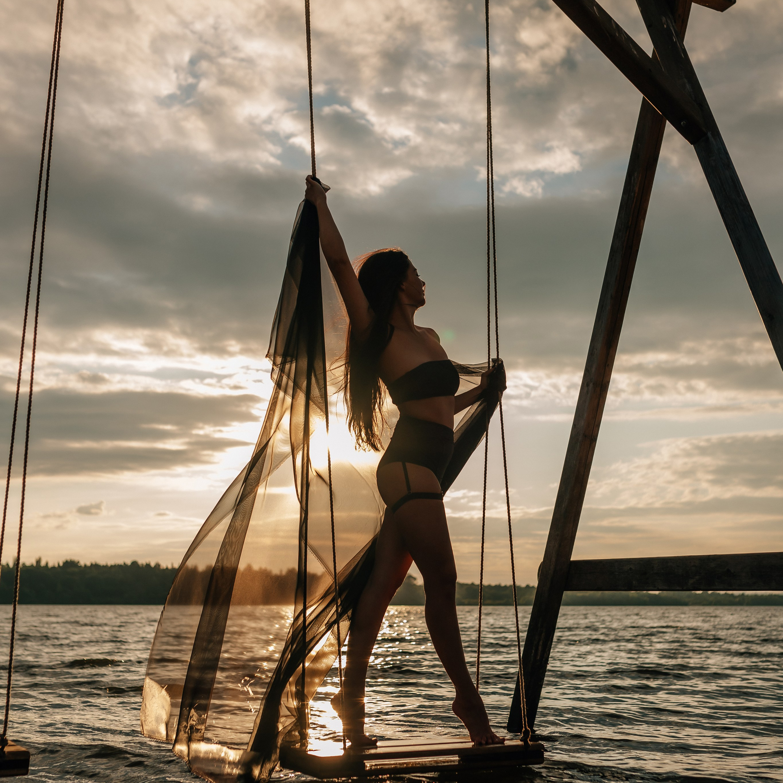 Черная серия с тканью. Набережная. Александра и Таисия. Июль 2025 г.