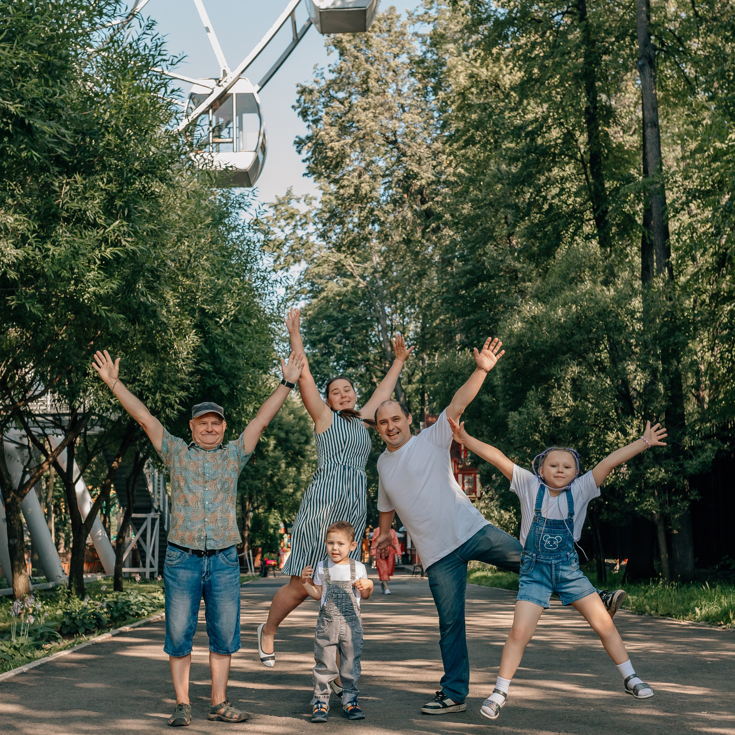 Семейная прогулка. Август 2025