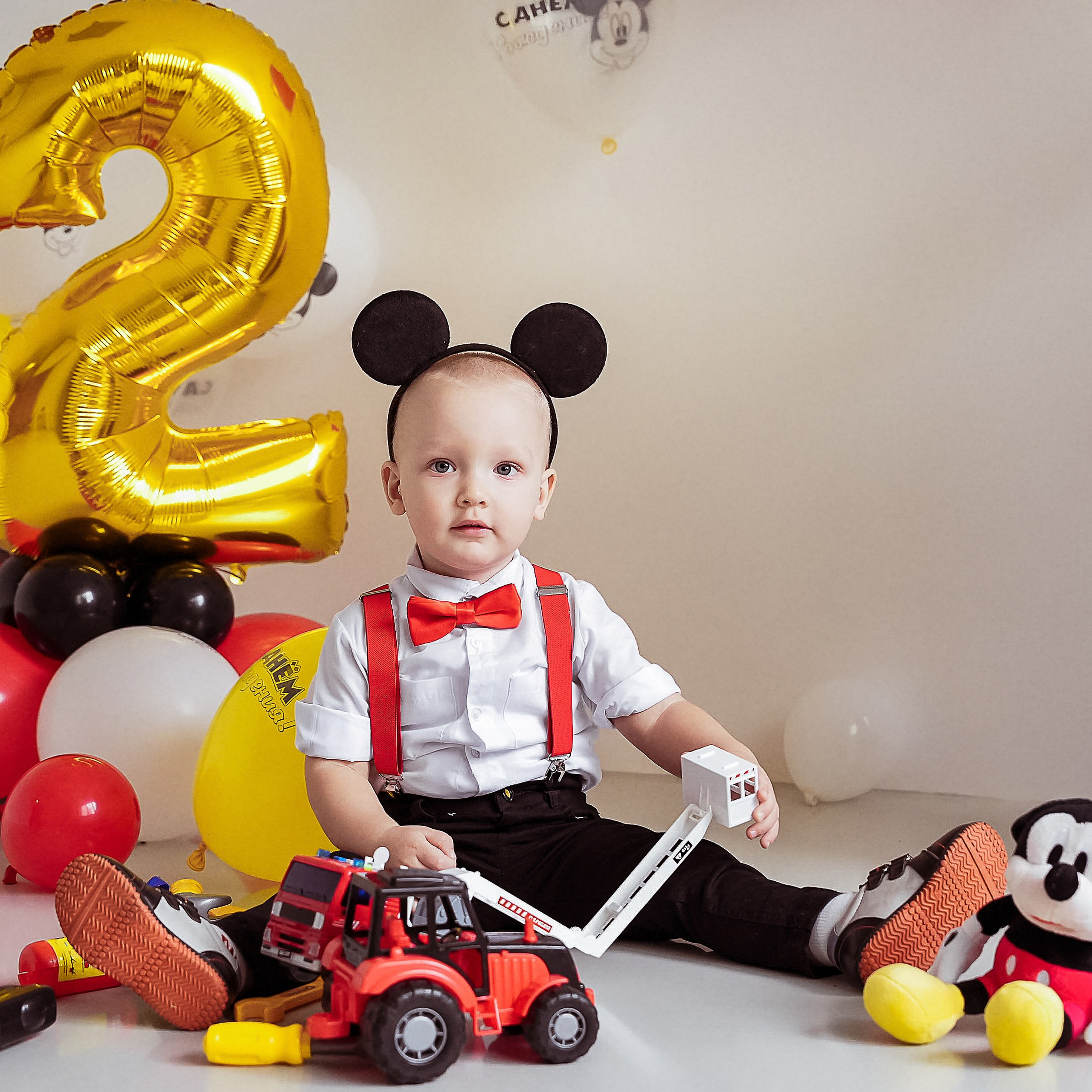 Фотосессия Ромика в стиле Микки Мауса