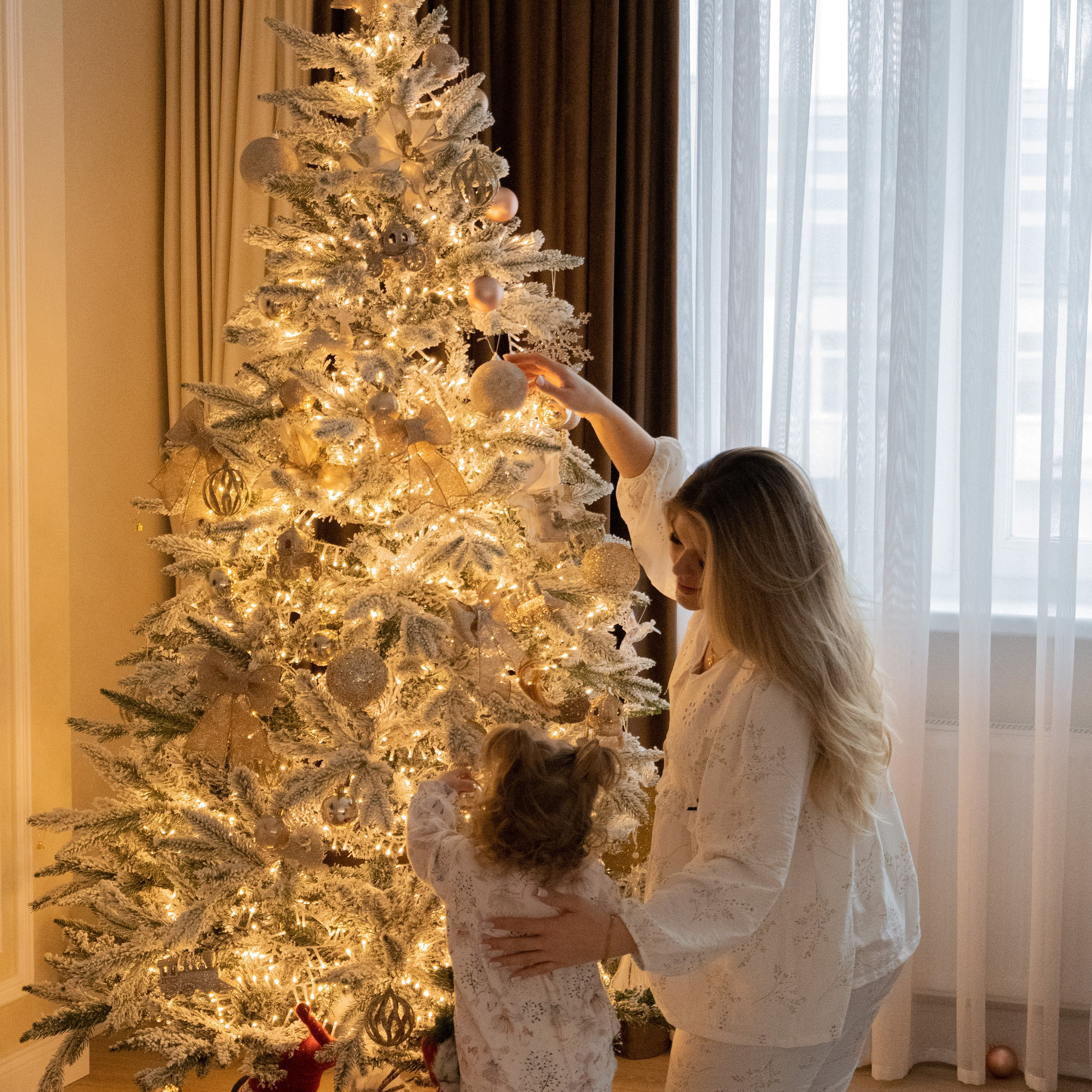 Семейная новогодняя фотосессия дома