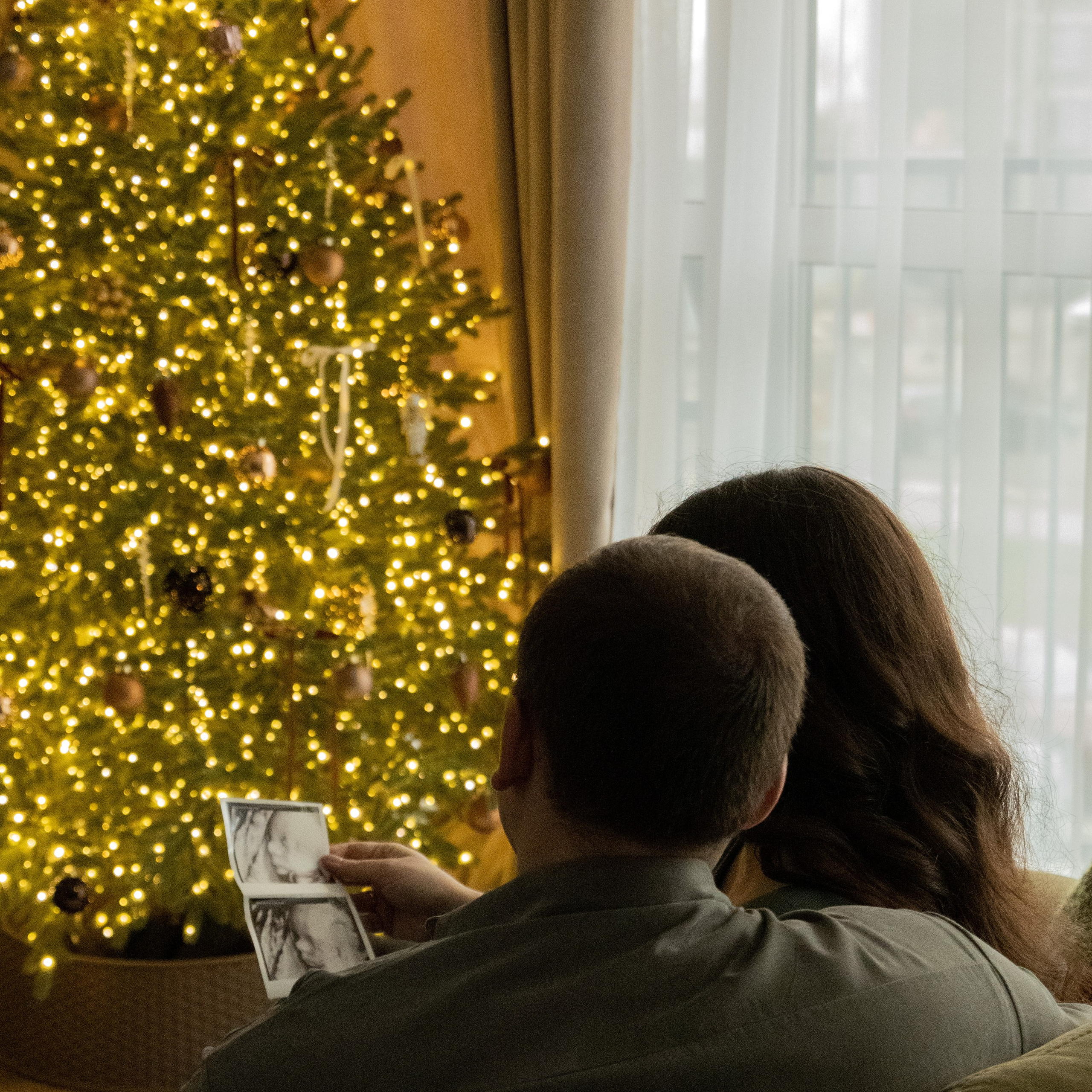 Домашняя новогодняя фотосесиия беременности