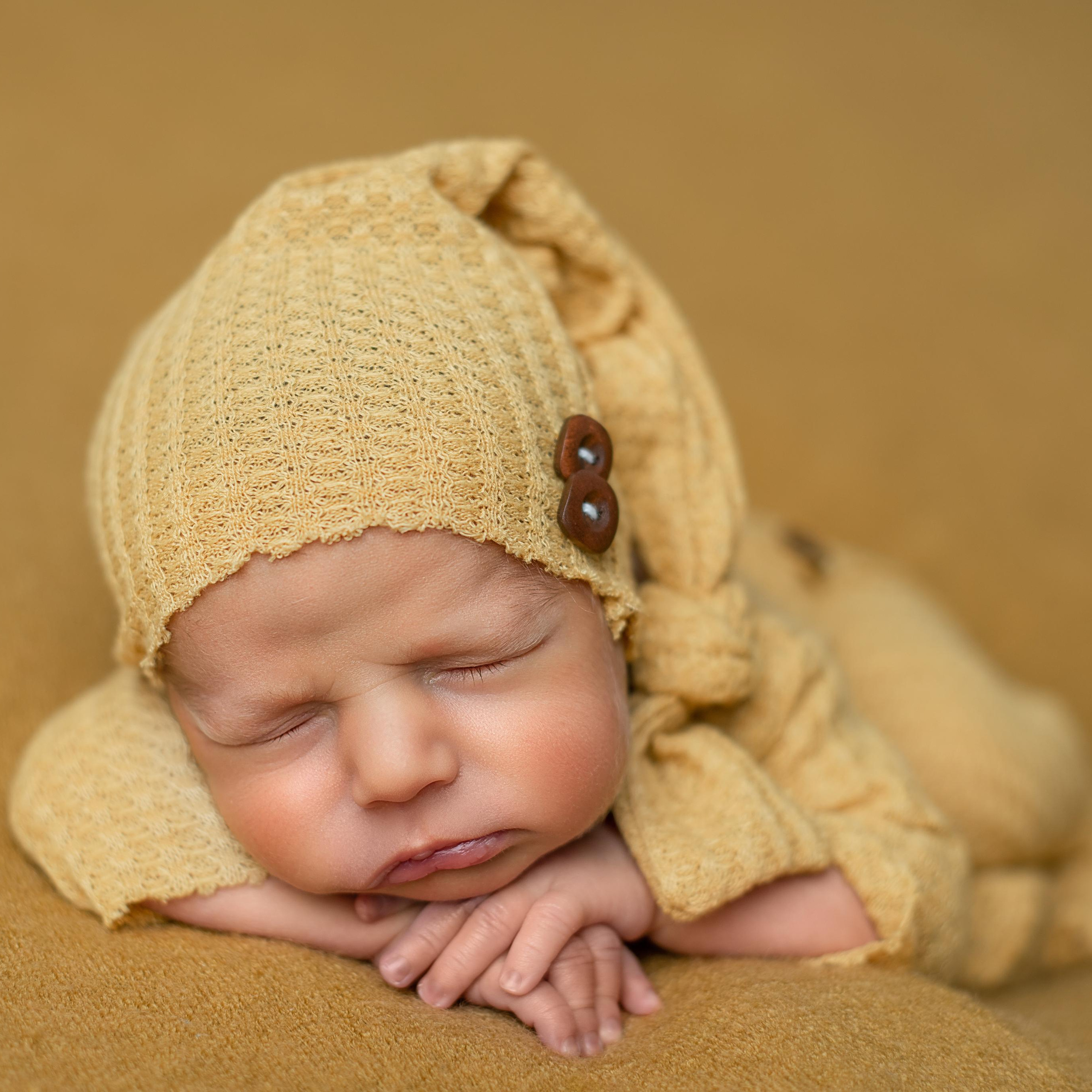 Фото новорожденного на бинбеге