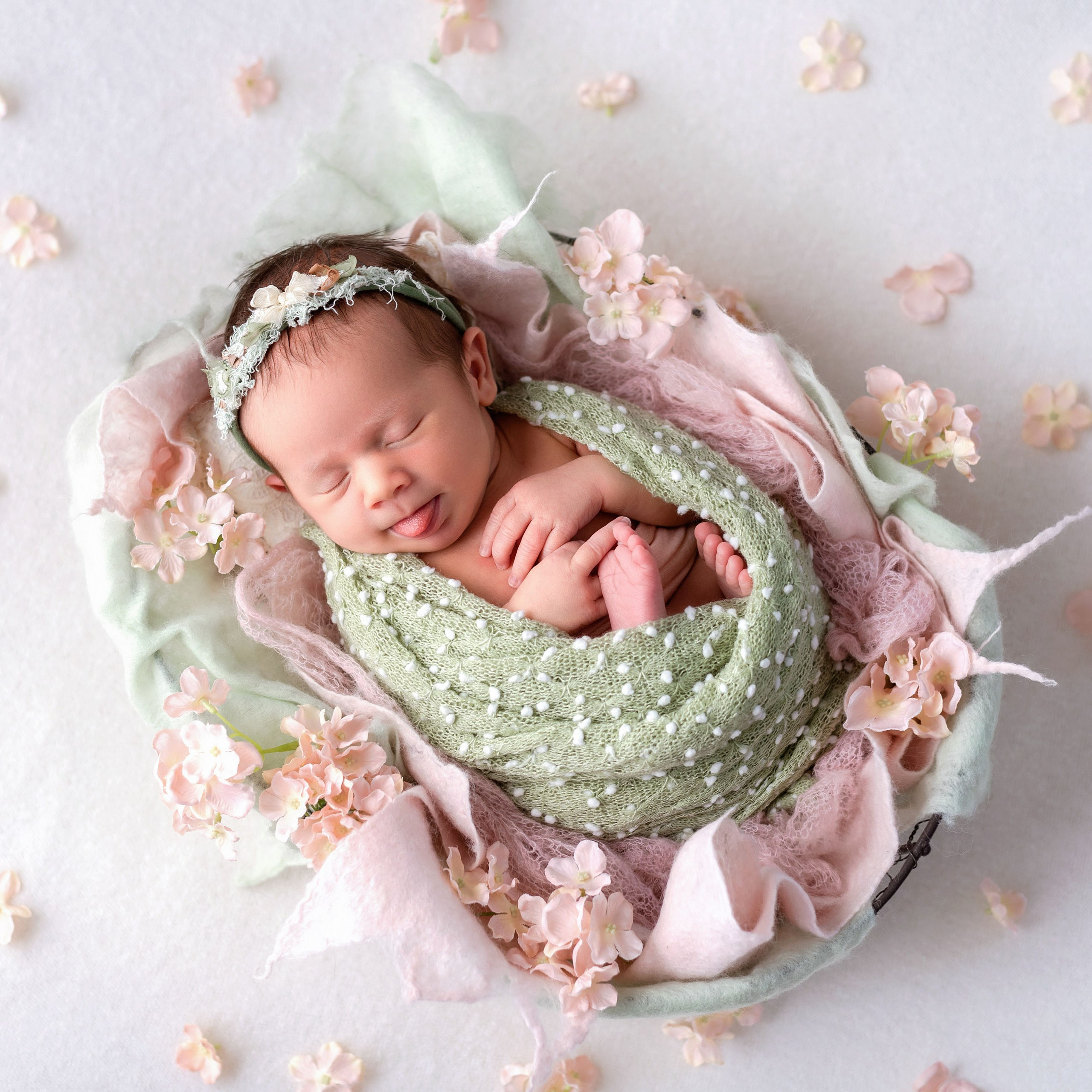 Фотограф новорожденных в городе Екатеринбург, Дегтярск, Ревда newborn. Фотограф новорожденных в Екатеринбурге Анастасия Карманова