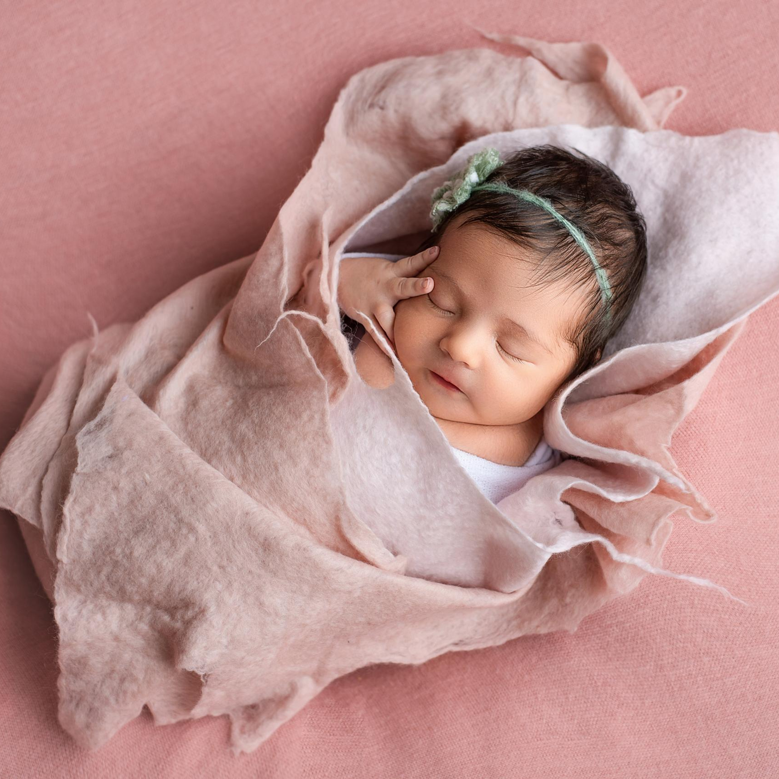 Фотограф новорожденных в городе Екатеринбург, Дегтярск, Ревда newborn. Фотограф новорожденных в Екатеринбурге Анастасия Карманова
