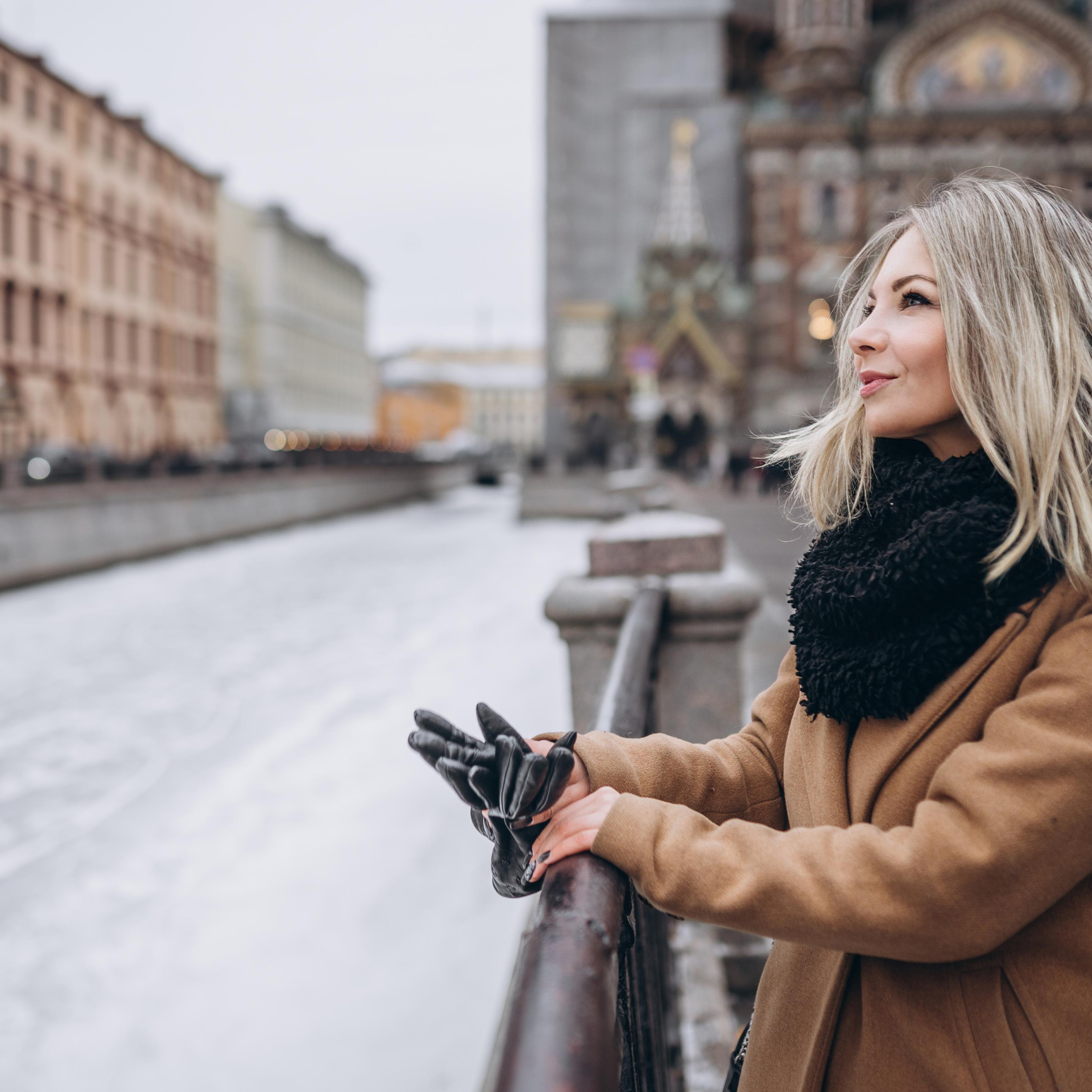 Девушка на реке