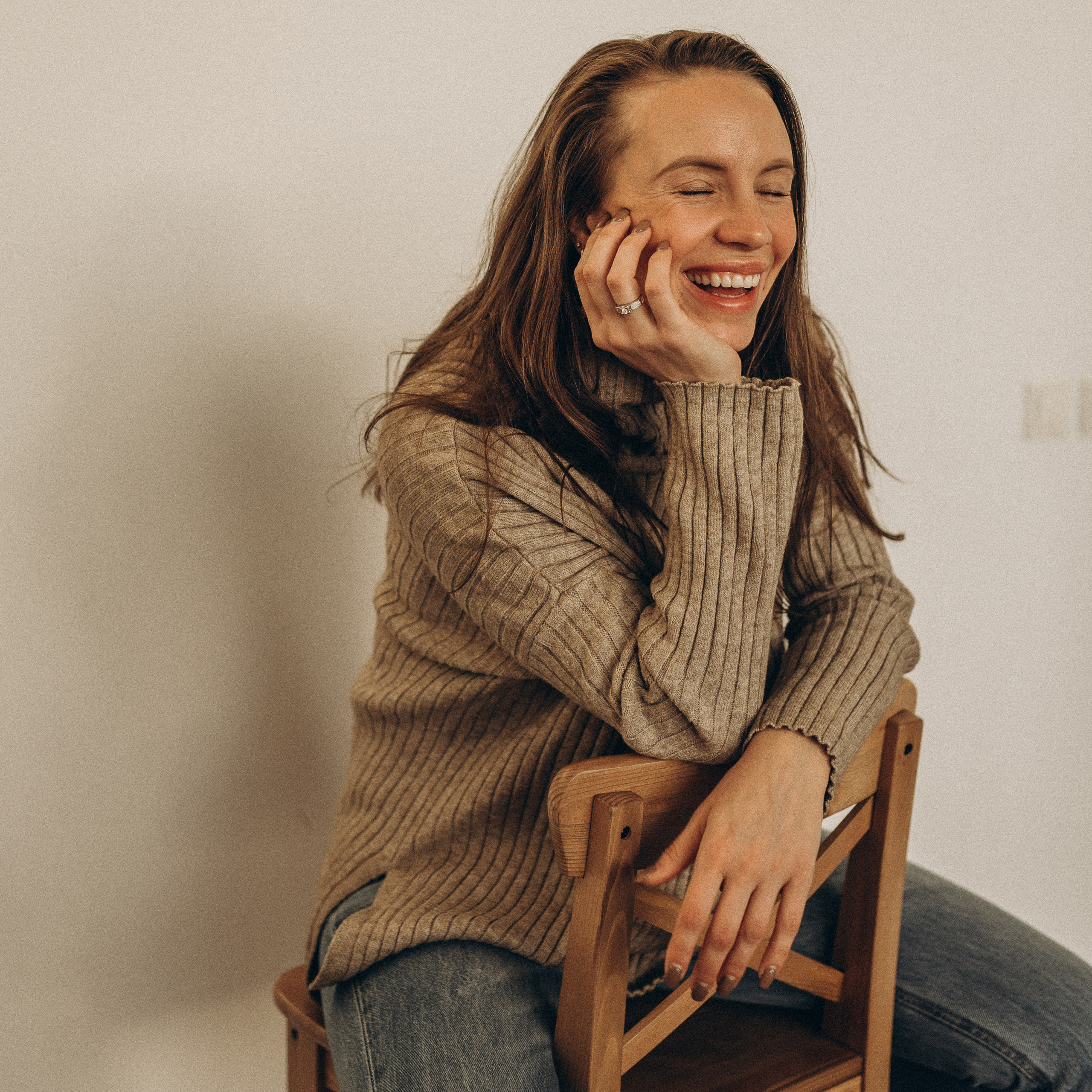 Фотосессия в студии на белом фоне