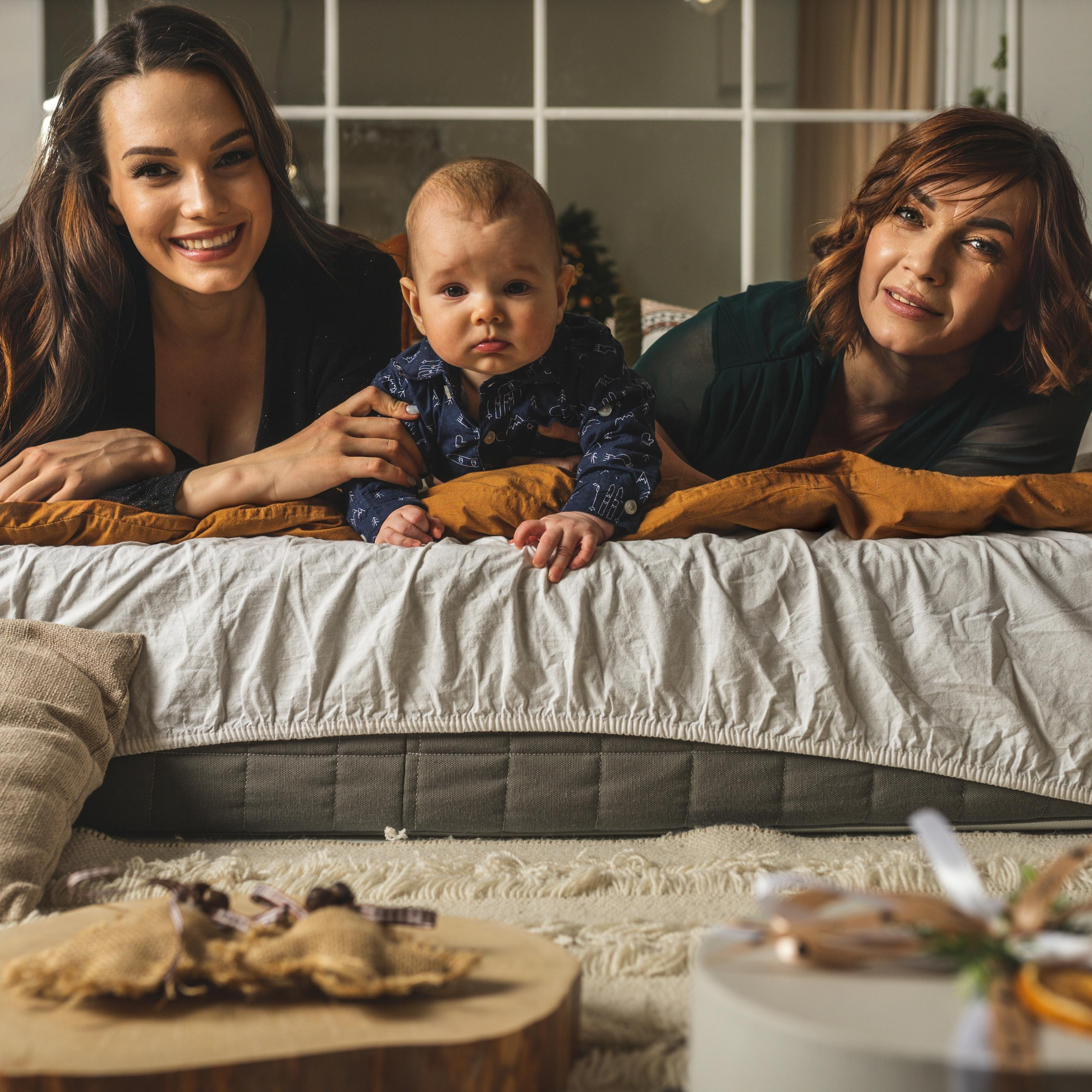 Семейная фотосессия с бабушкой в фотостудии 