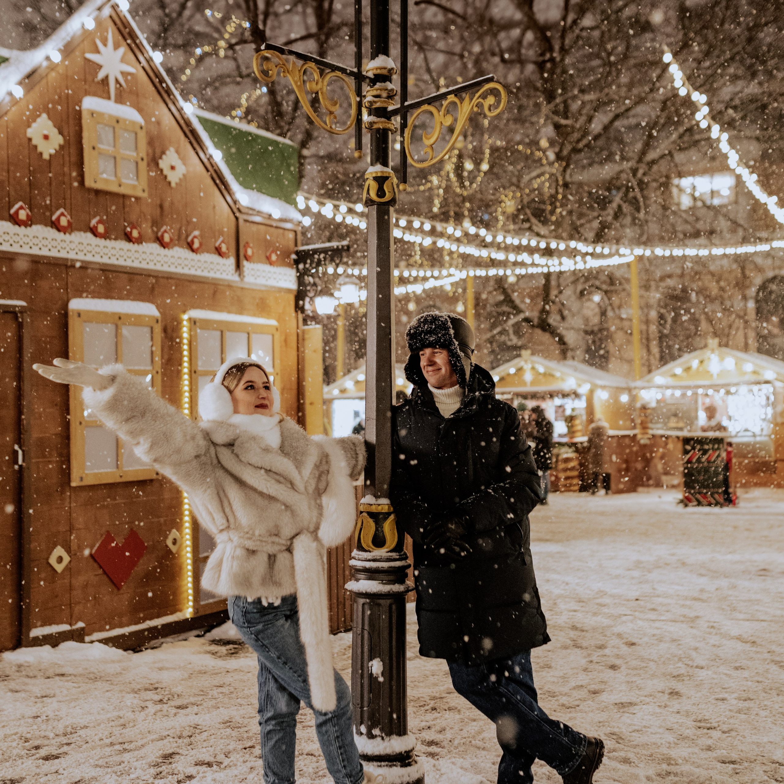 Лавстори, Манежная площадь