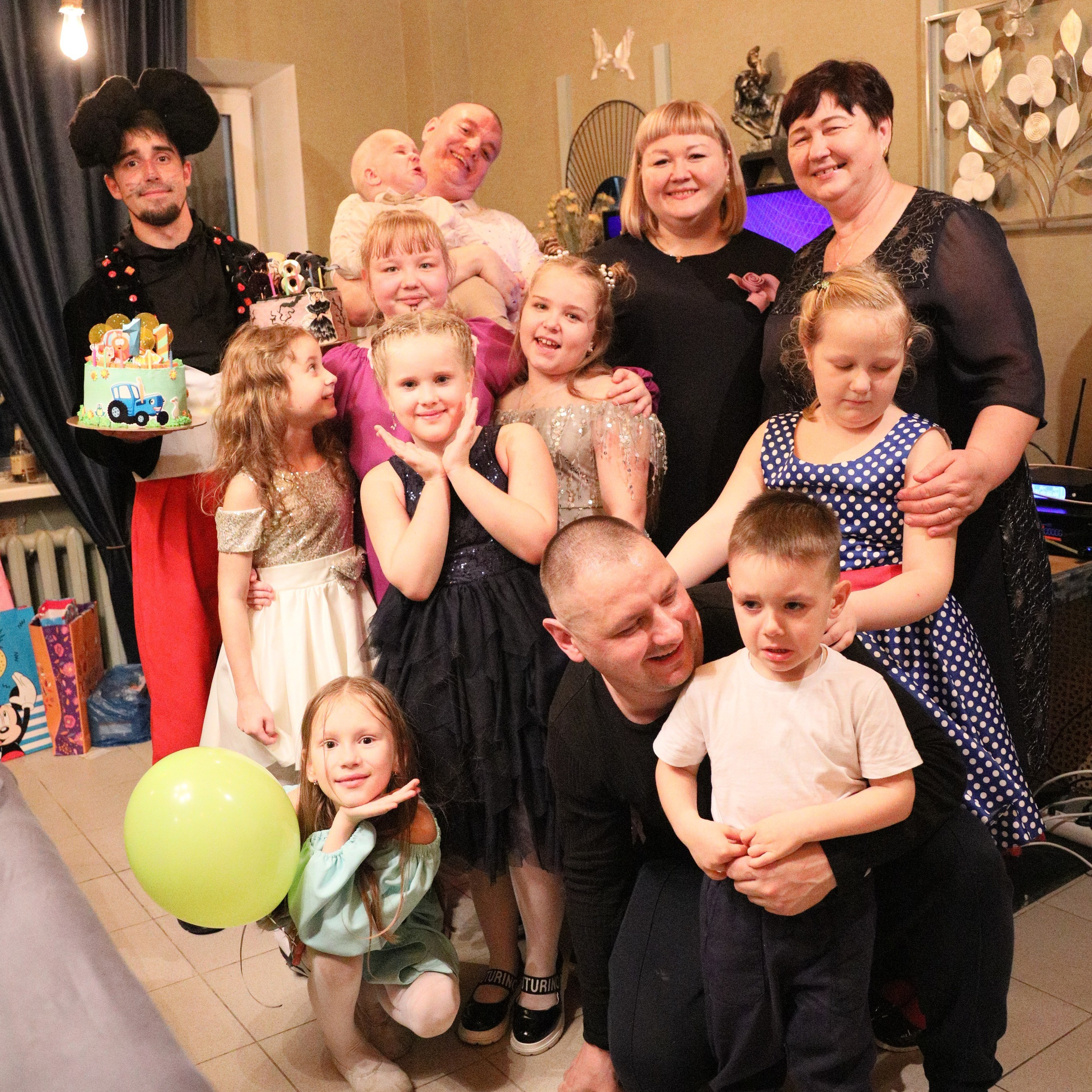 Семейная фотосессия love story. Загородная фотостудия Глэмпинг в МО