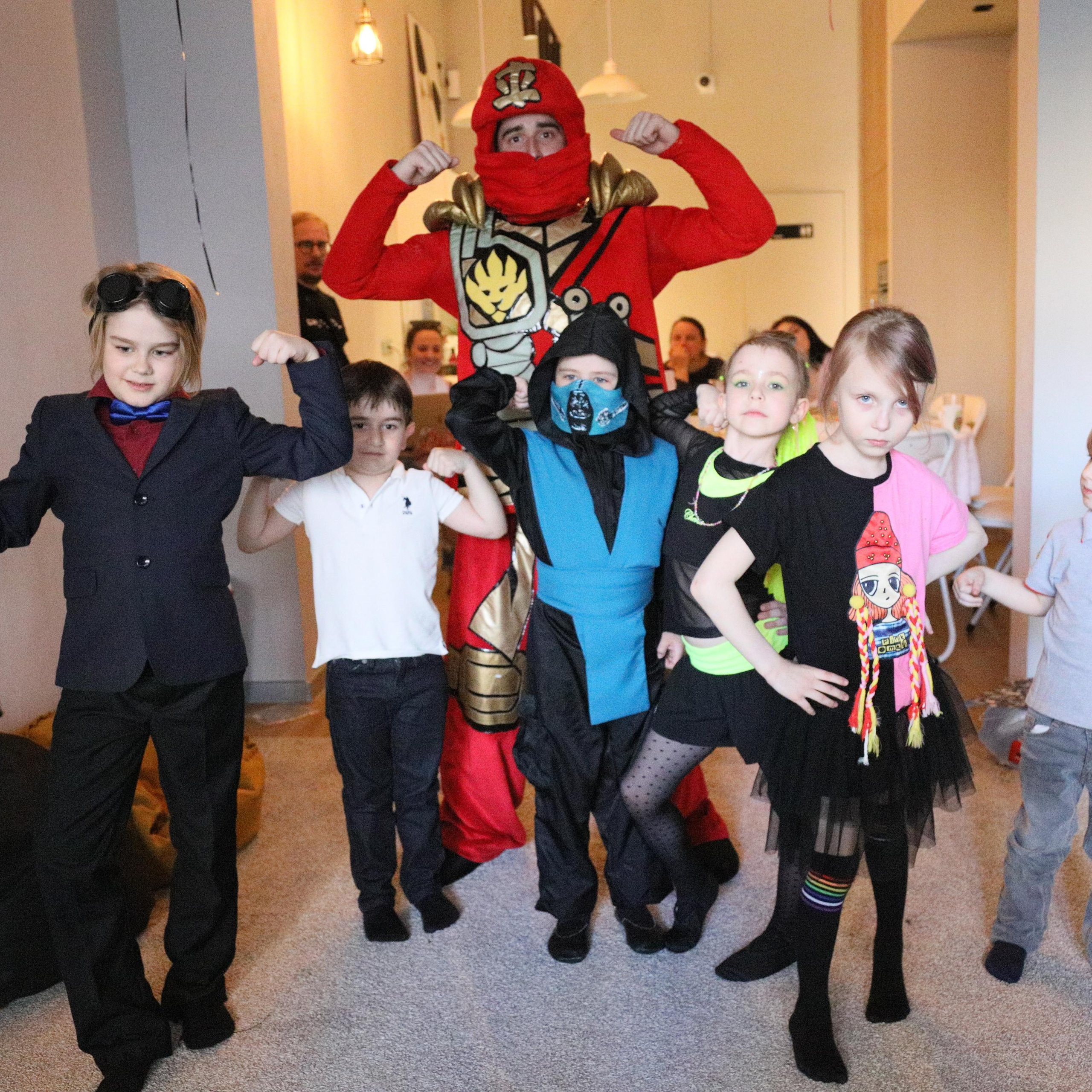 Семейная фотосессия love story. Загородная фотостудия Глэмпинг в МО