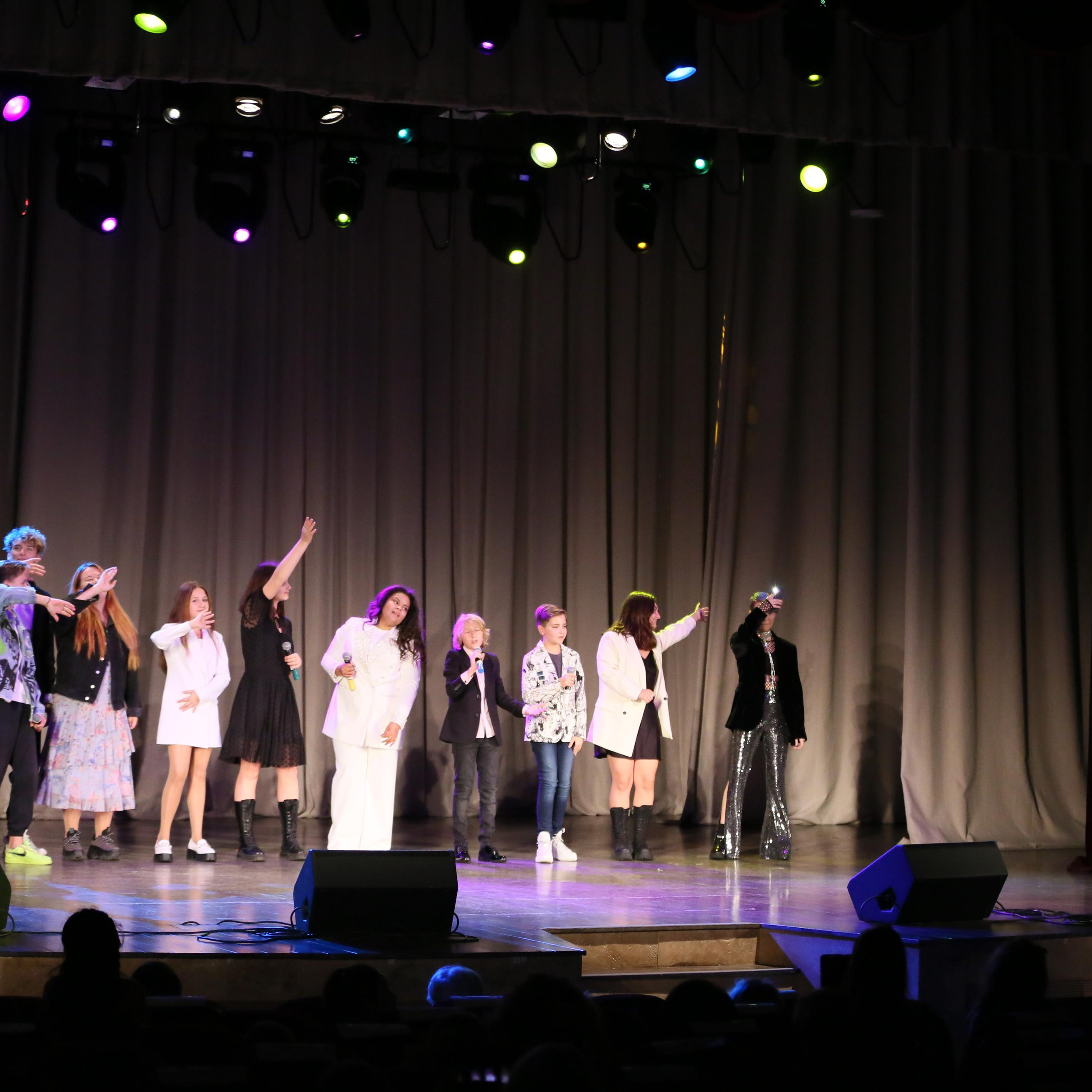 Семейная фотосессия в парке. Фотограф для вас и вашего бизнеса в Москве Альбина Никифоров