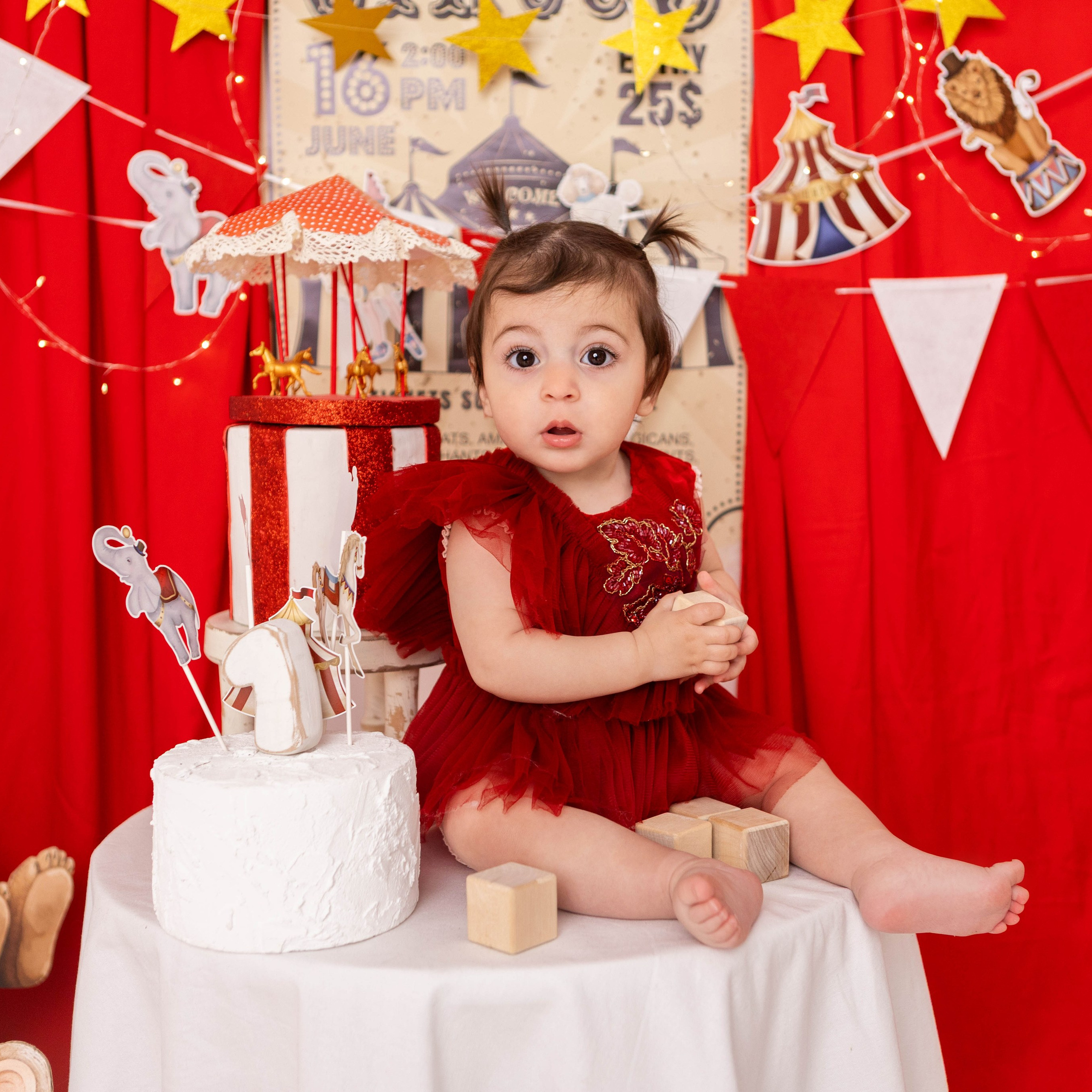 Лилит 1&nbsp;год. Фотостудия «Mom baby» (Цирк)