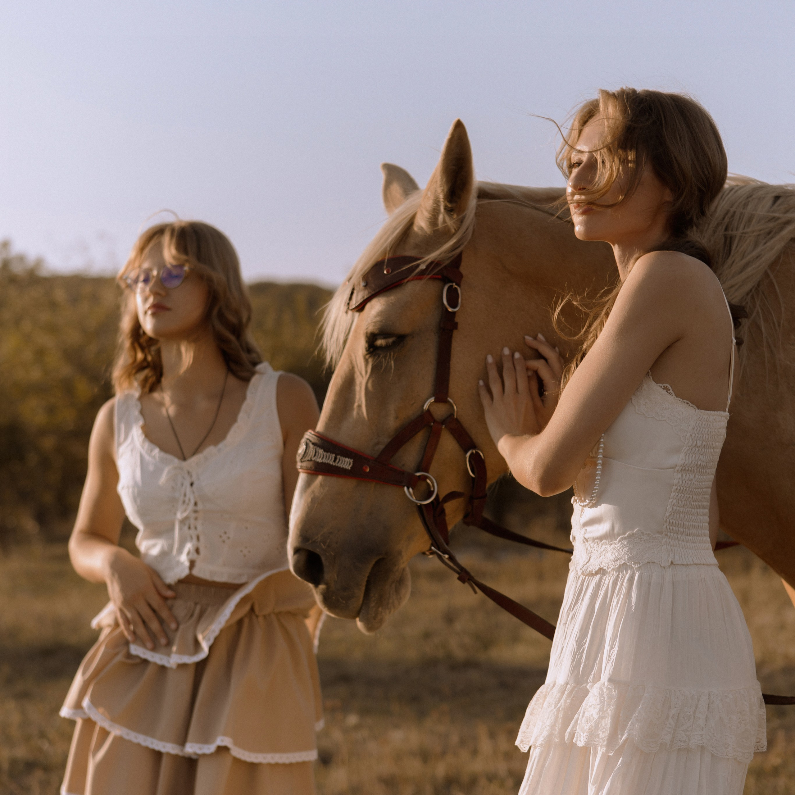 Оля и Полина