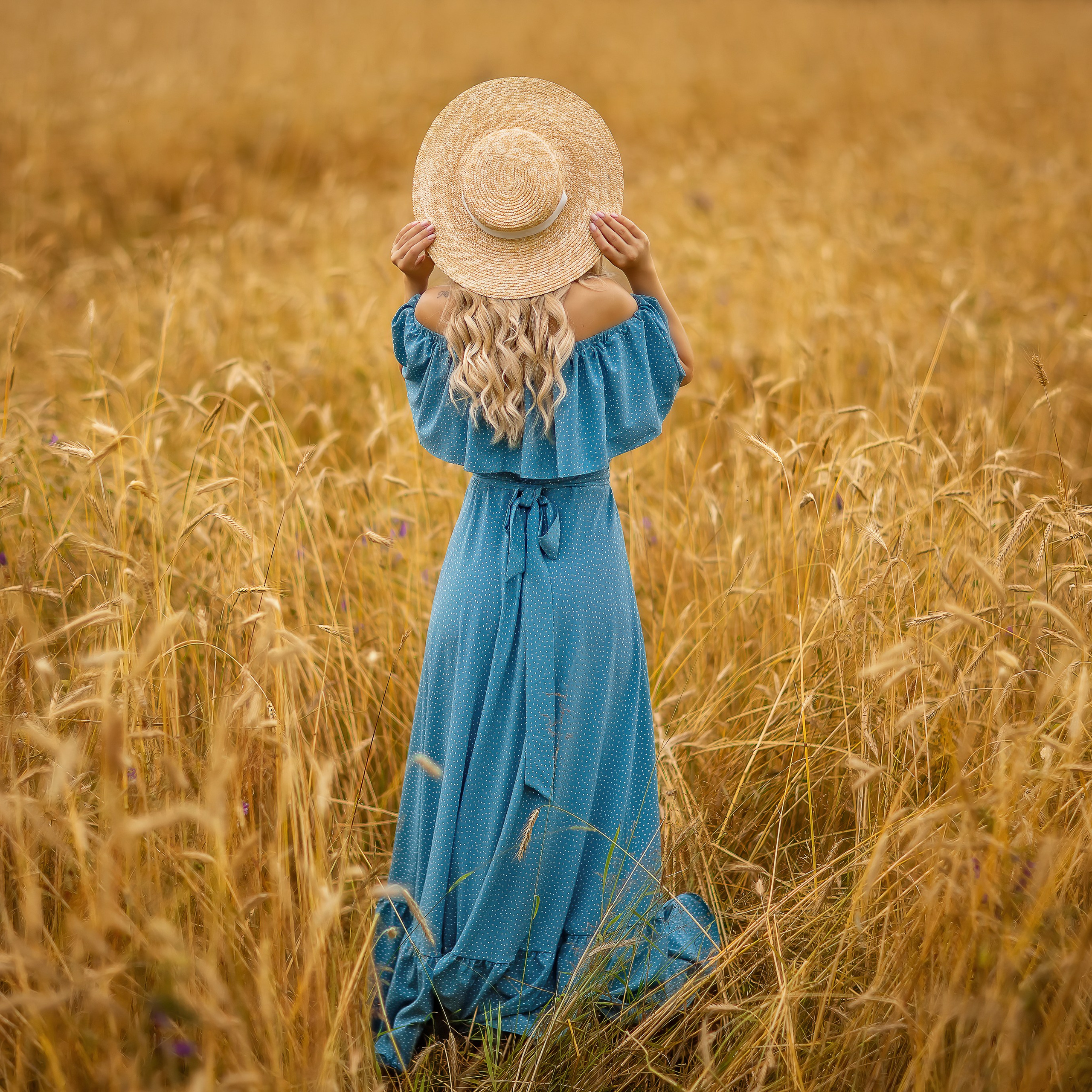 Фотосессия в пшенице