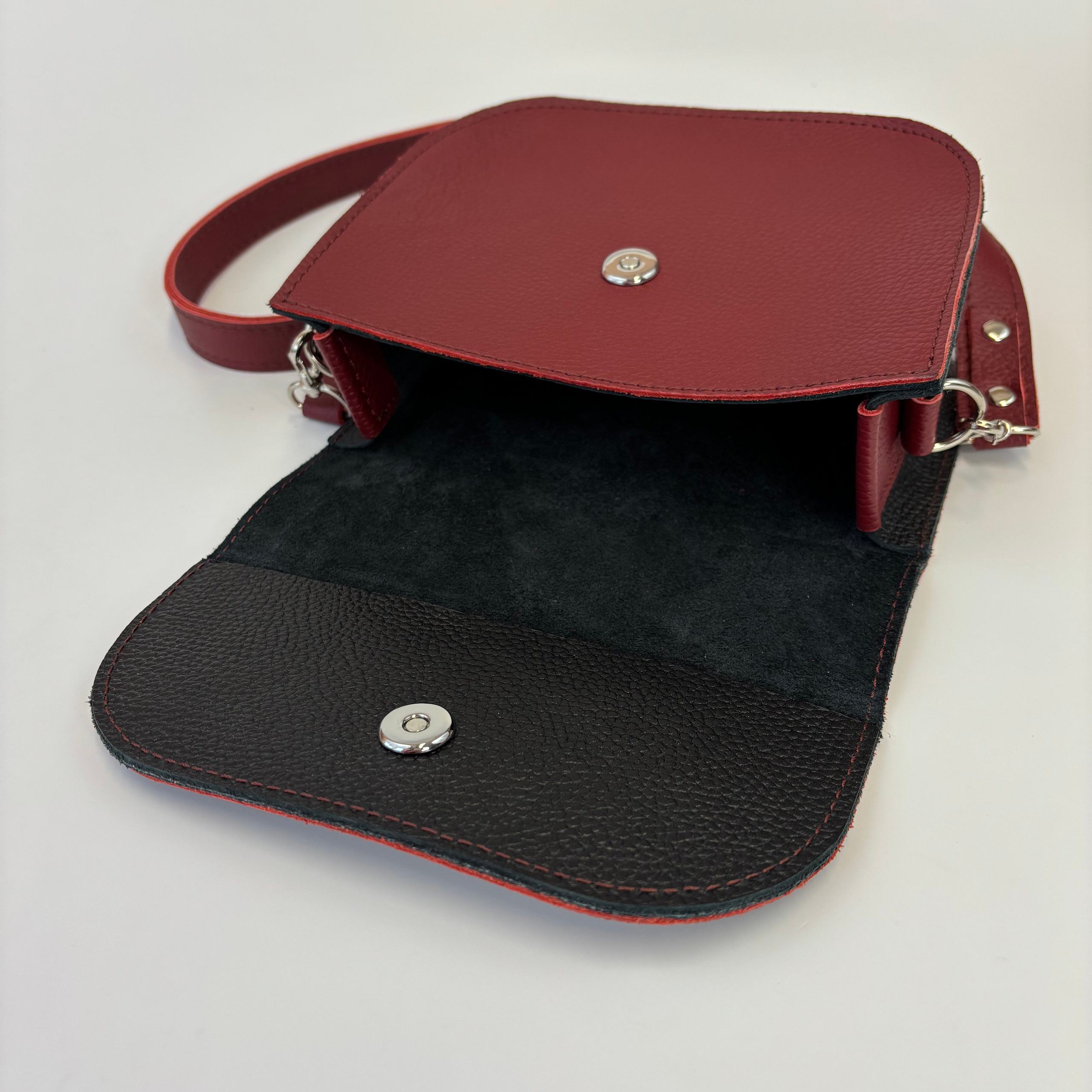 Нэя бордовая. Бренд Alligatore Biaco — это изящные изделия из натуральной кожи