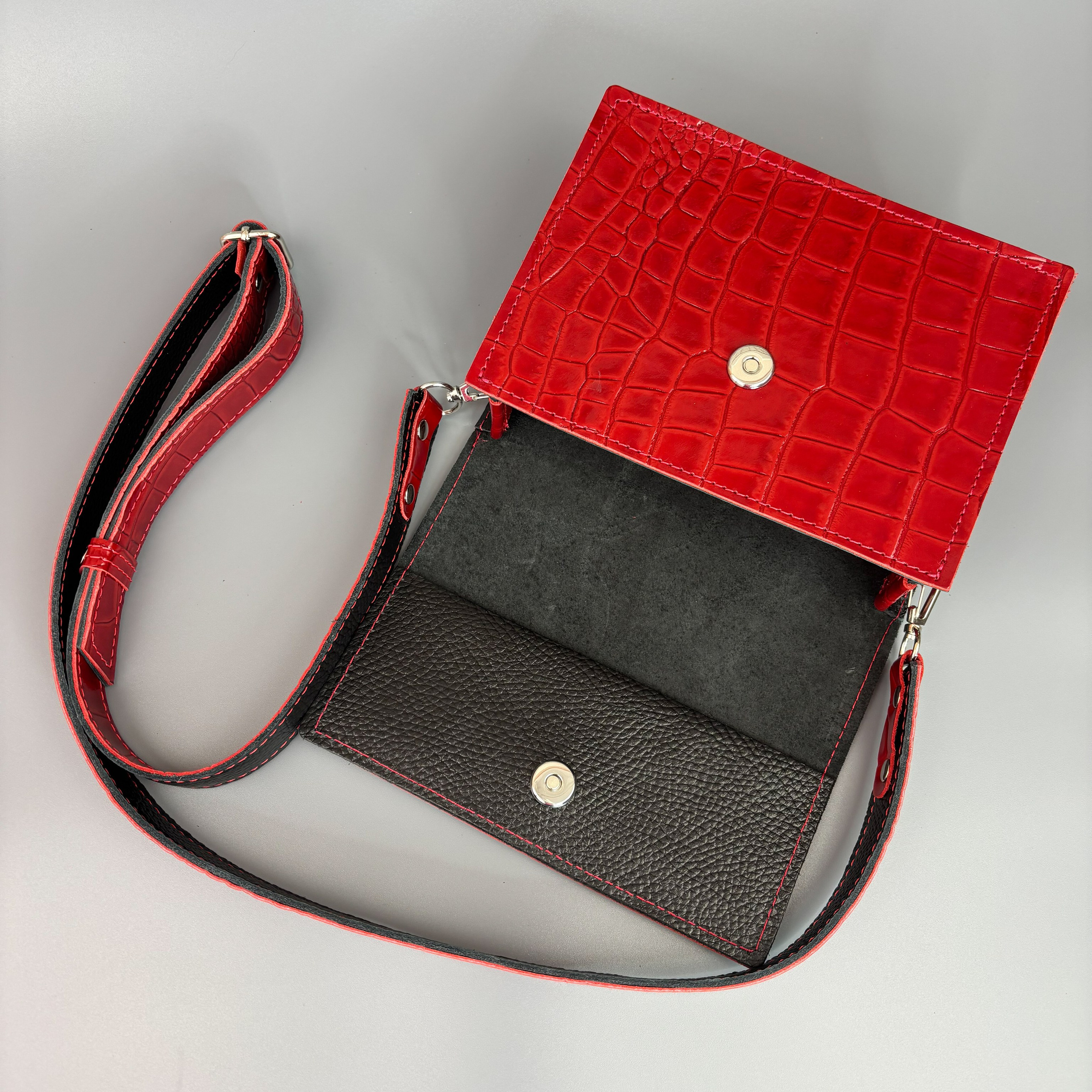 Юта мини красная лаковая. Бренд Alligatore Biaco — это изящные изделия из натуральной кожи